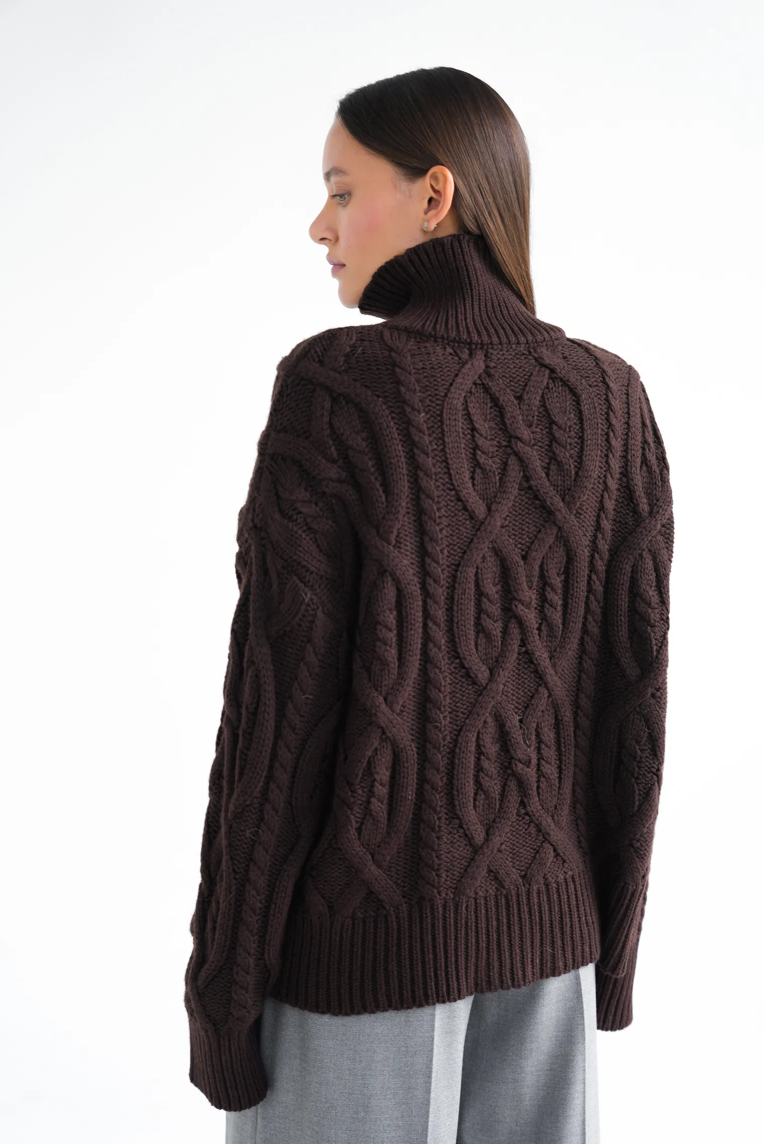 Джемпер крупной вязки с узором араны цвета горький шоколад фото 4