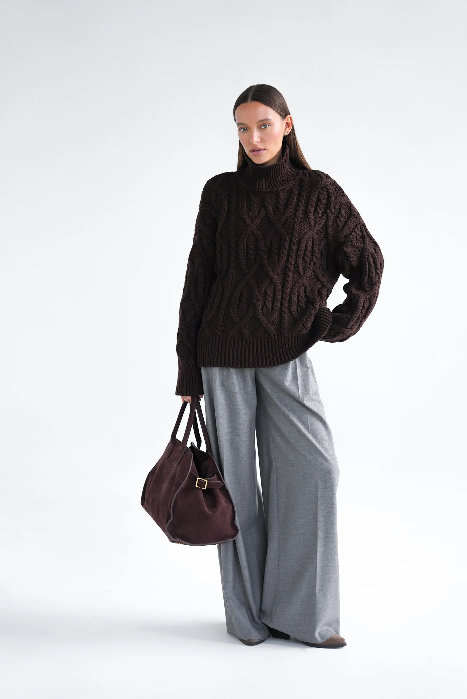 Джемпер крупной вязки с узором араны цвета горький шоколад фото 3