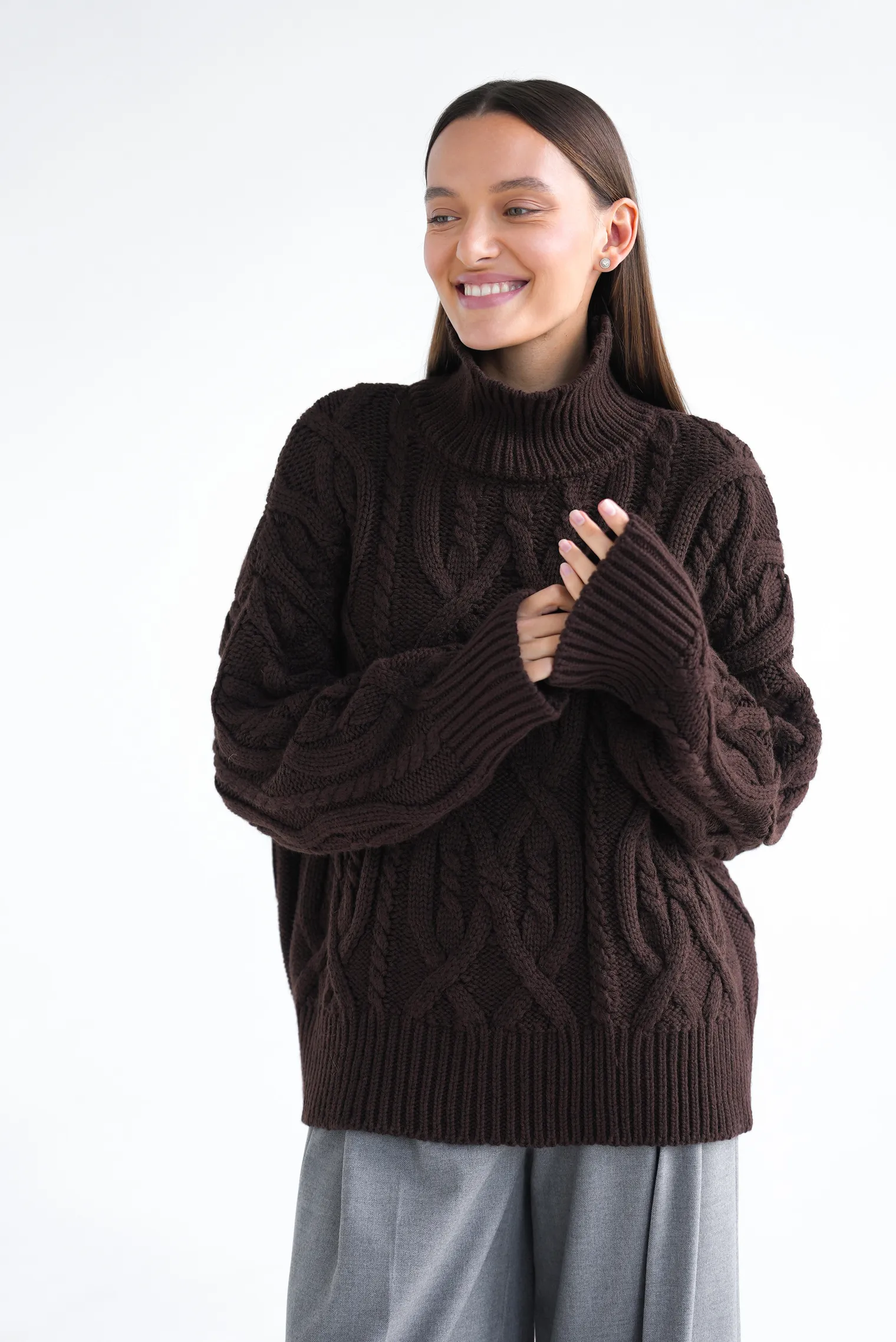 Джемпер крупной вязки с узором араны цвета горький шоколад фото 6