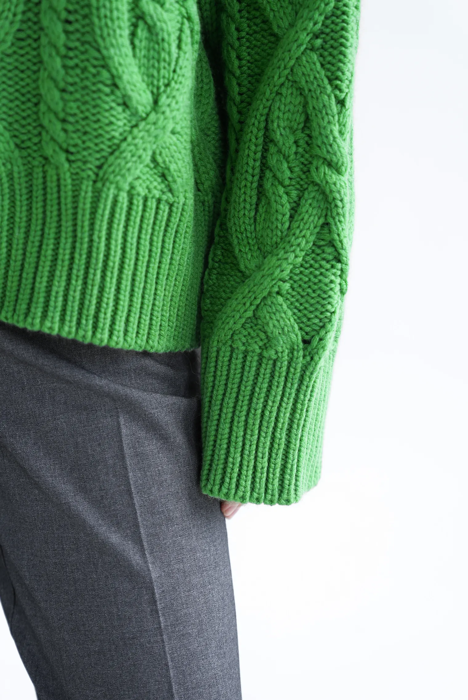 Джемпер крупной вязки с узором араны зелёного цвета фото 5