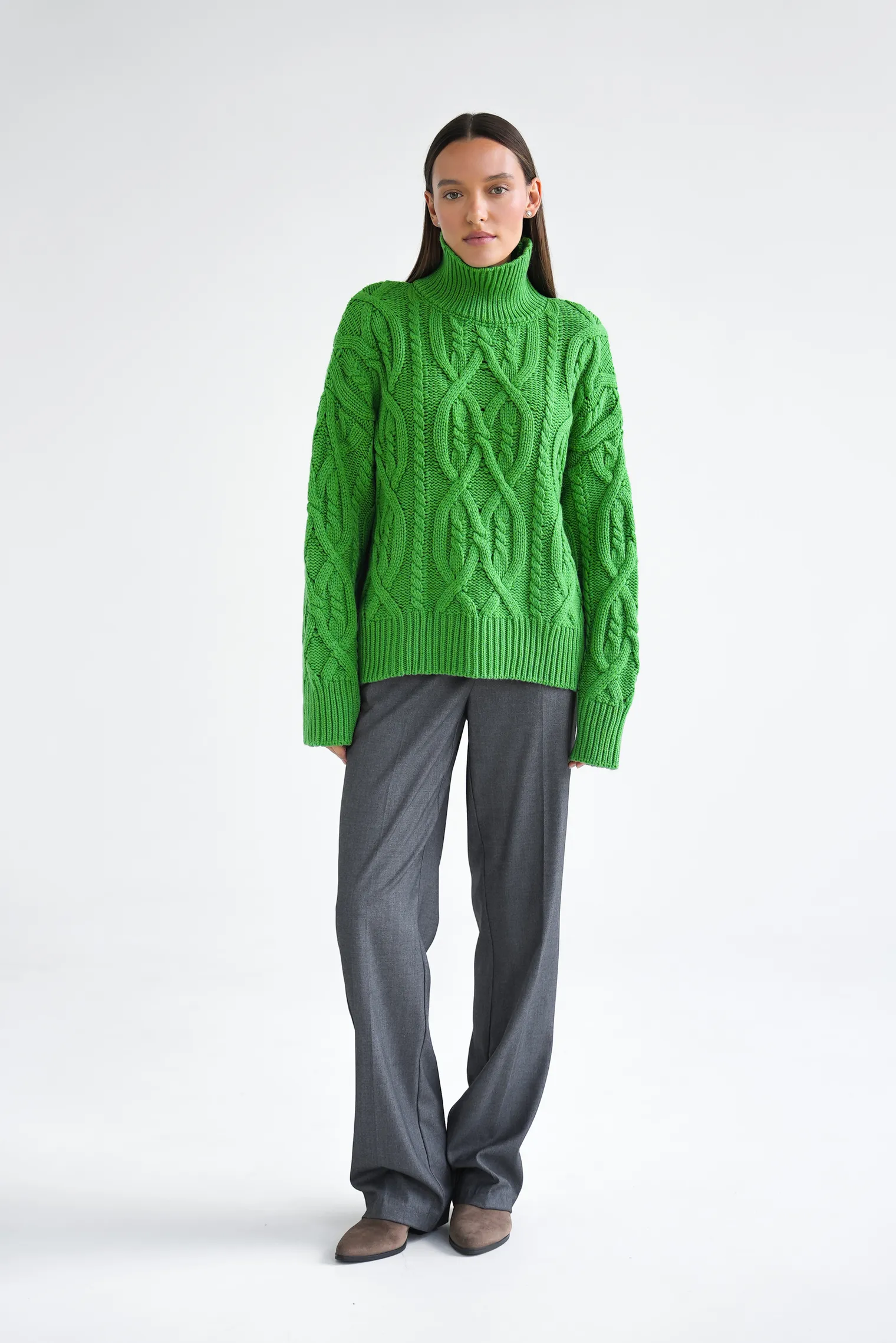 Джемпер крупной вязки с узором араны зелёного цвета фото 6