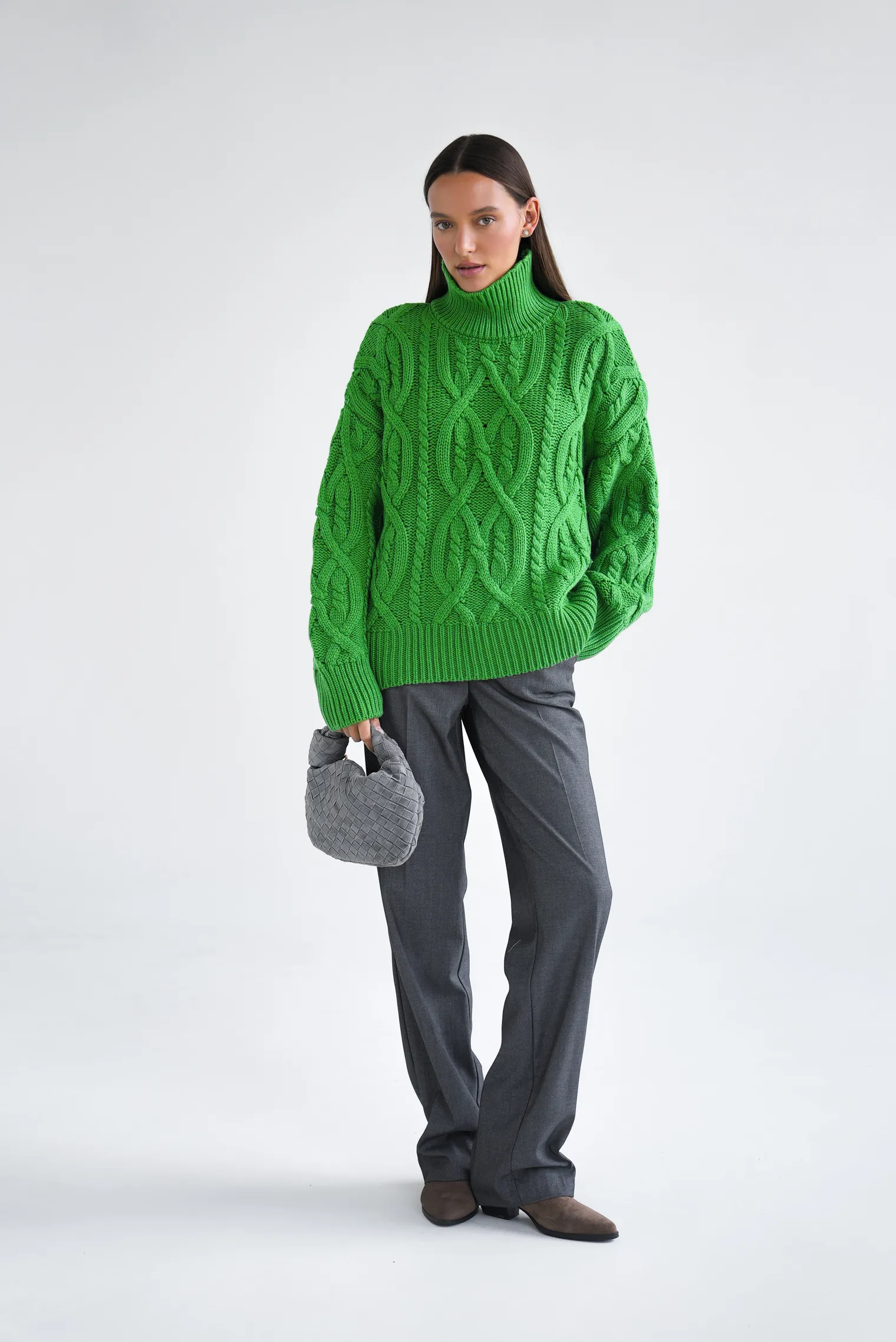 Джемпер крупной вязки с узором араны зелёного цвета фото 8