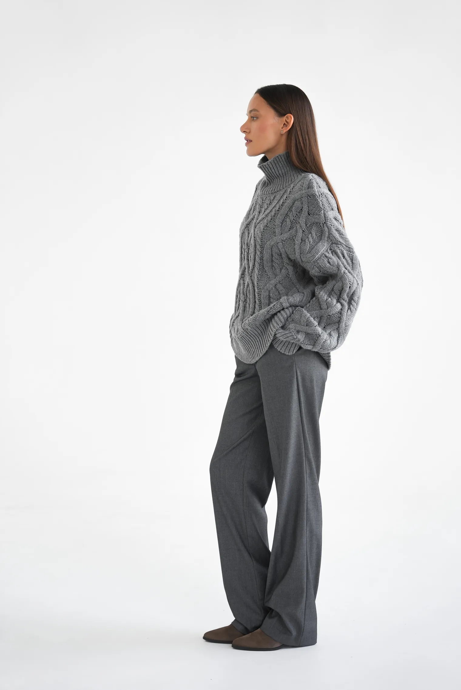 Джемпер крупной вязки с узором араны цвета серый меланж фото 5