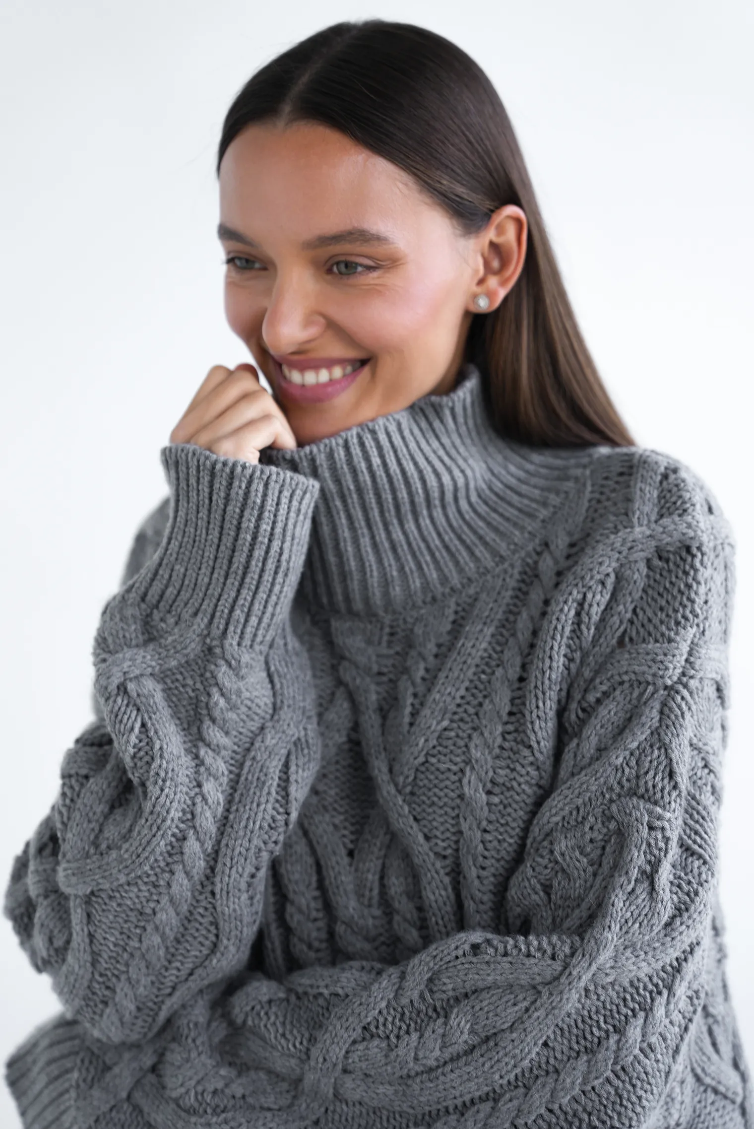 Джемпер крупной вязки с узором араны цвета серый меланж фото 2