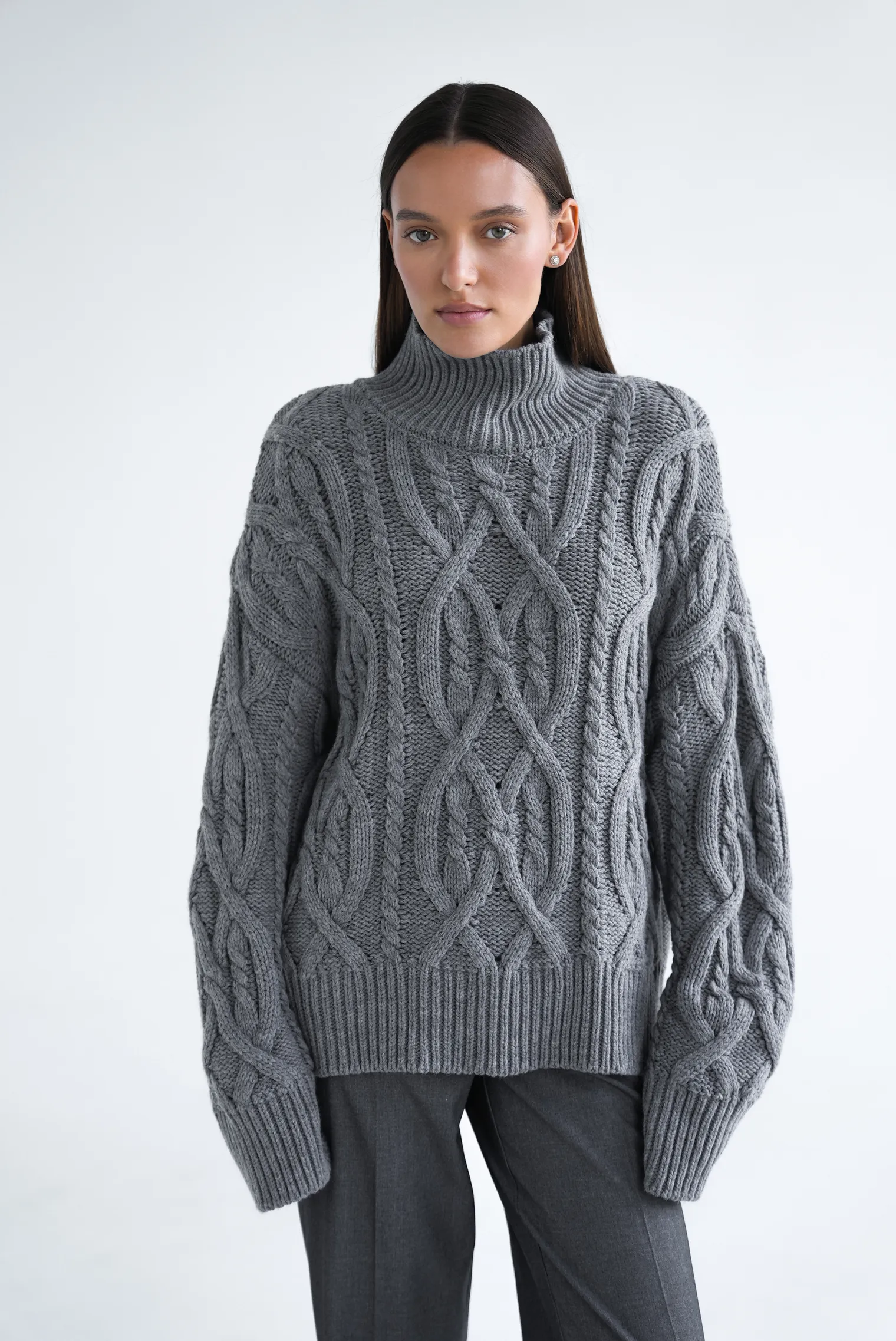 Джемпер крупной вязки с узором араны цвета серый меланж фото 8