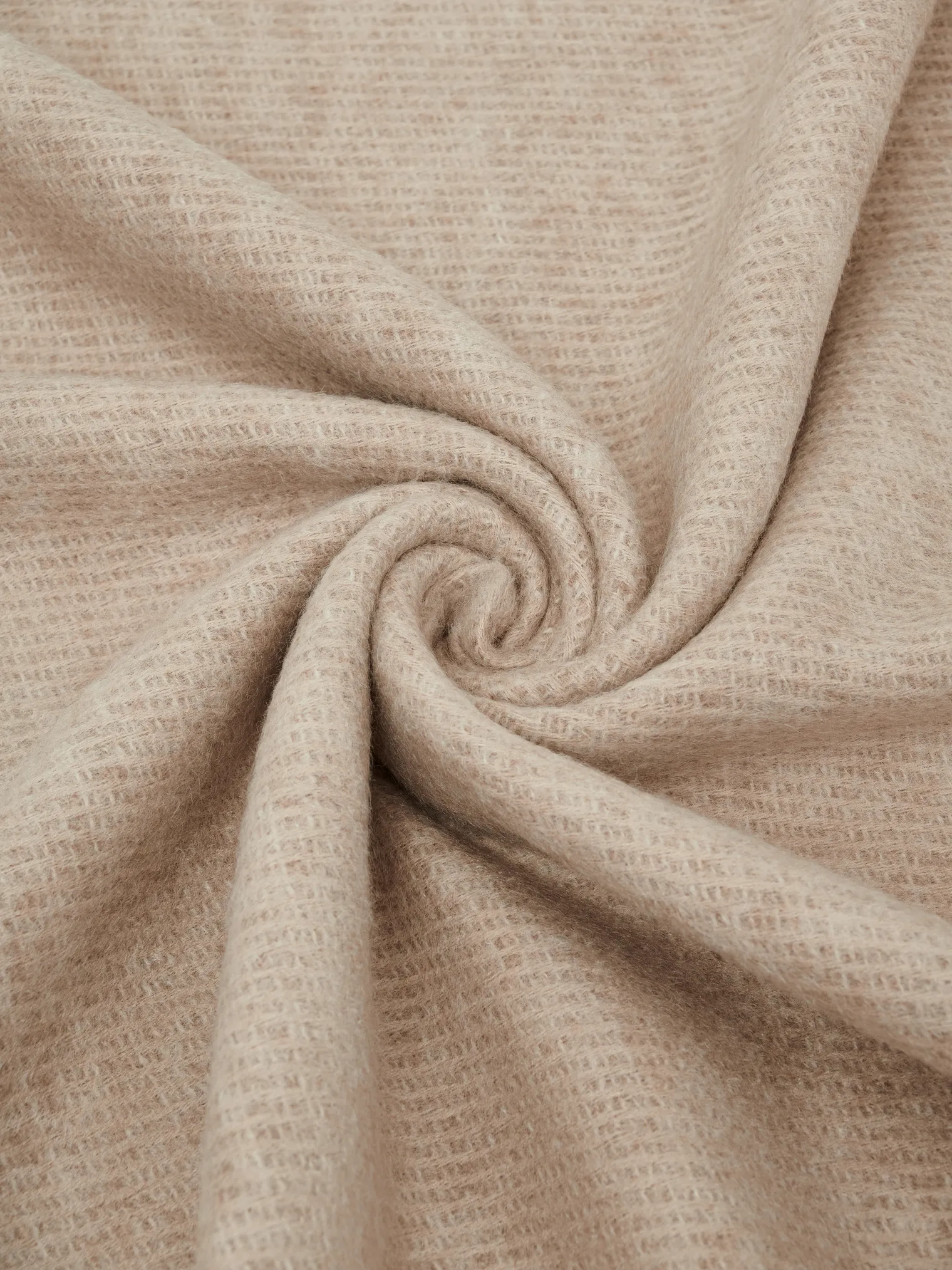 Палантин однотонный из вискозы бежевого цвета фото 1