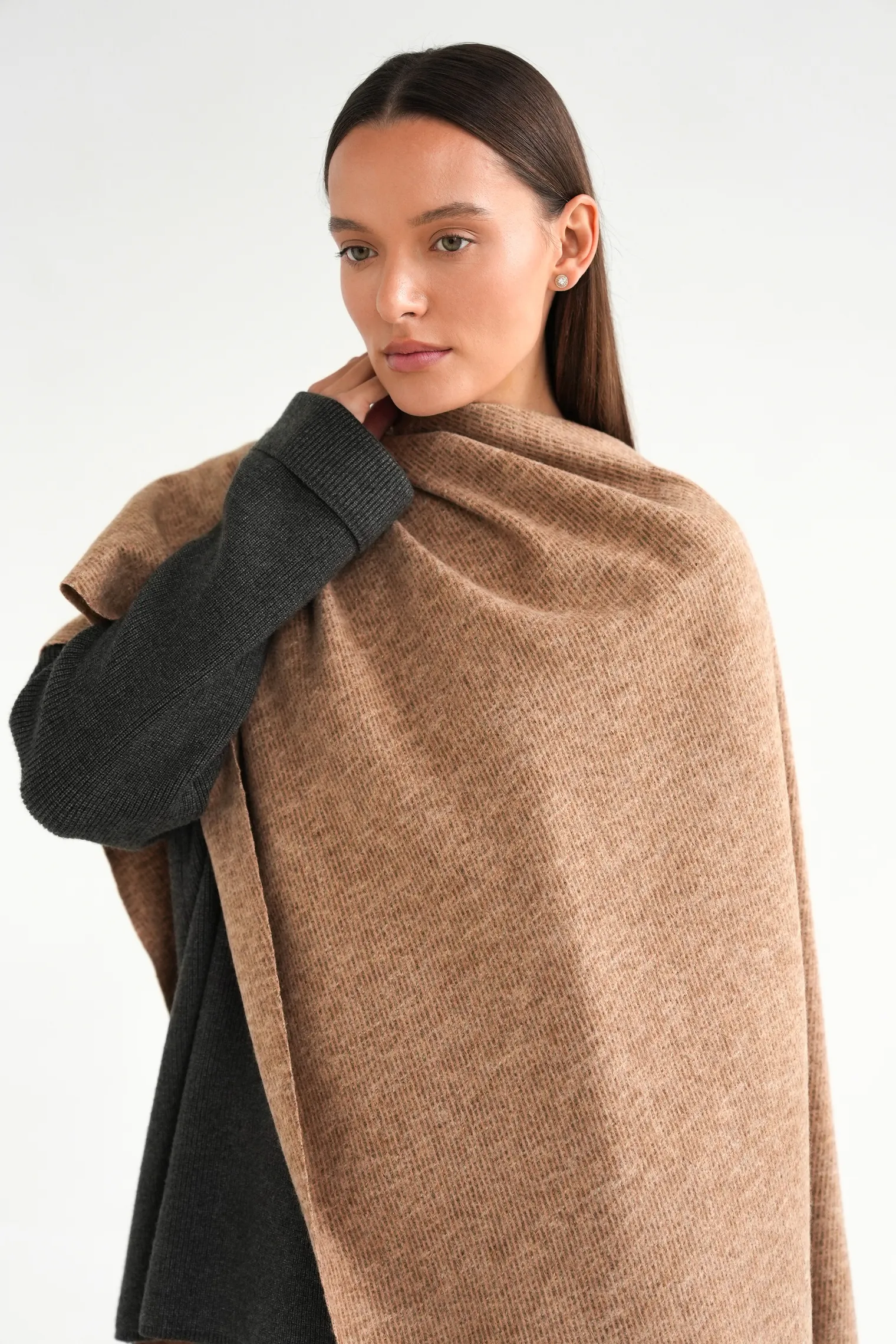 Палантин однотонный из вискозы кофейного цвета фото 3