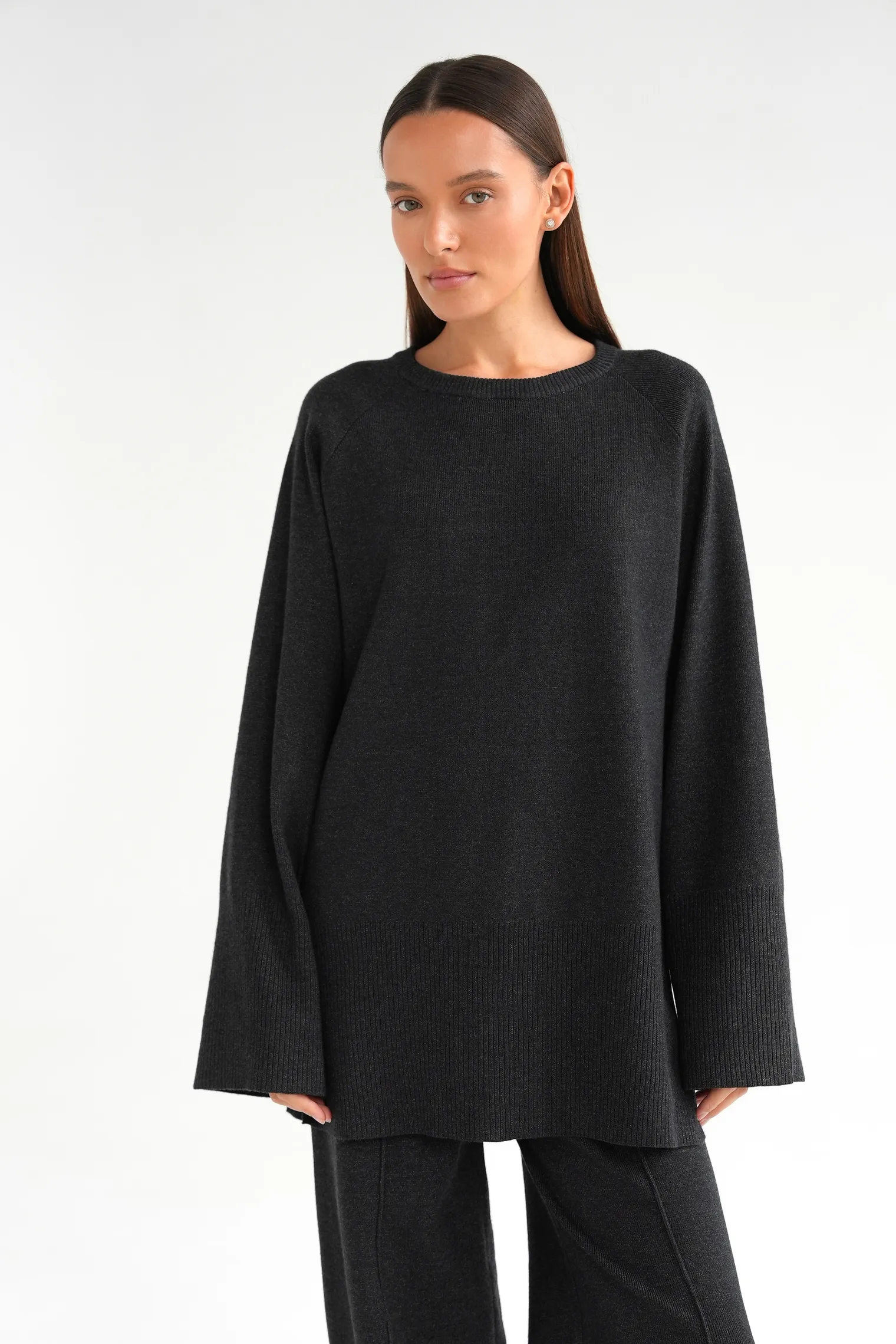 Комплект: джемпер, брюки графитового цвета фото 8