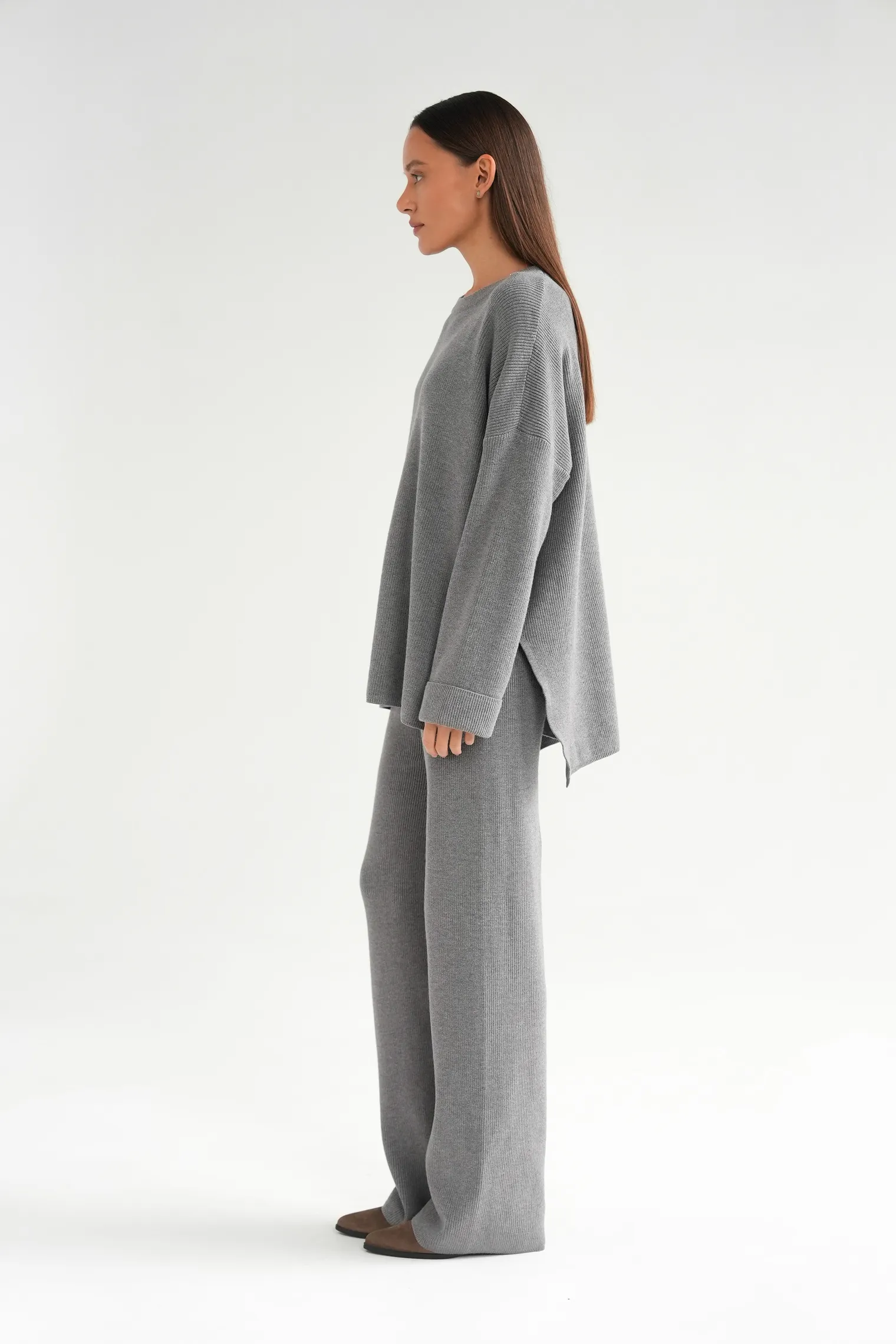 Комплект: джемпер, брюки серого цвета фото 7