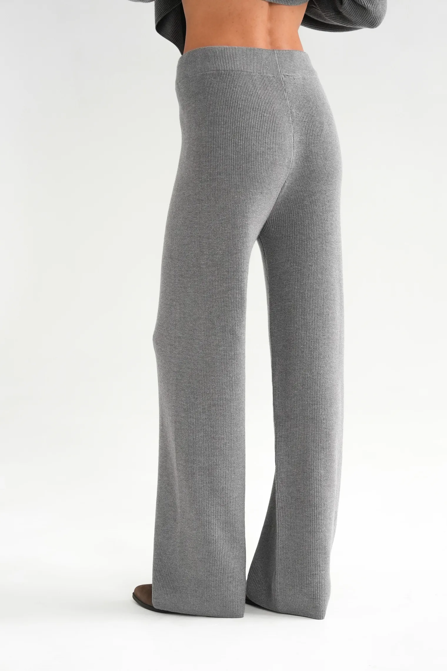 Комплект: джемпер, брюки серого цвета фото 6