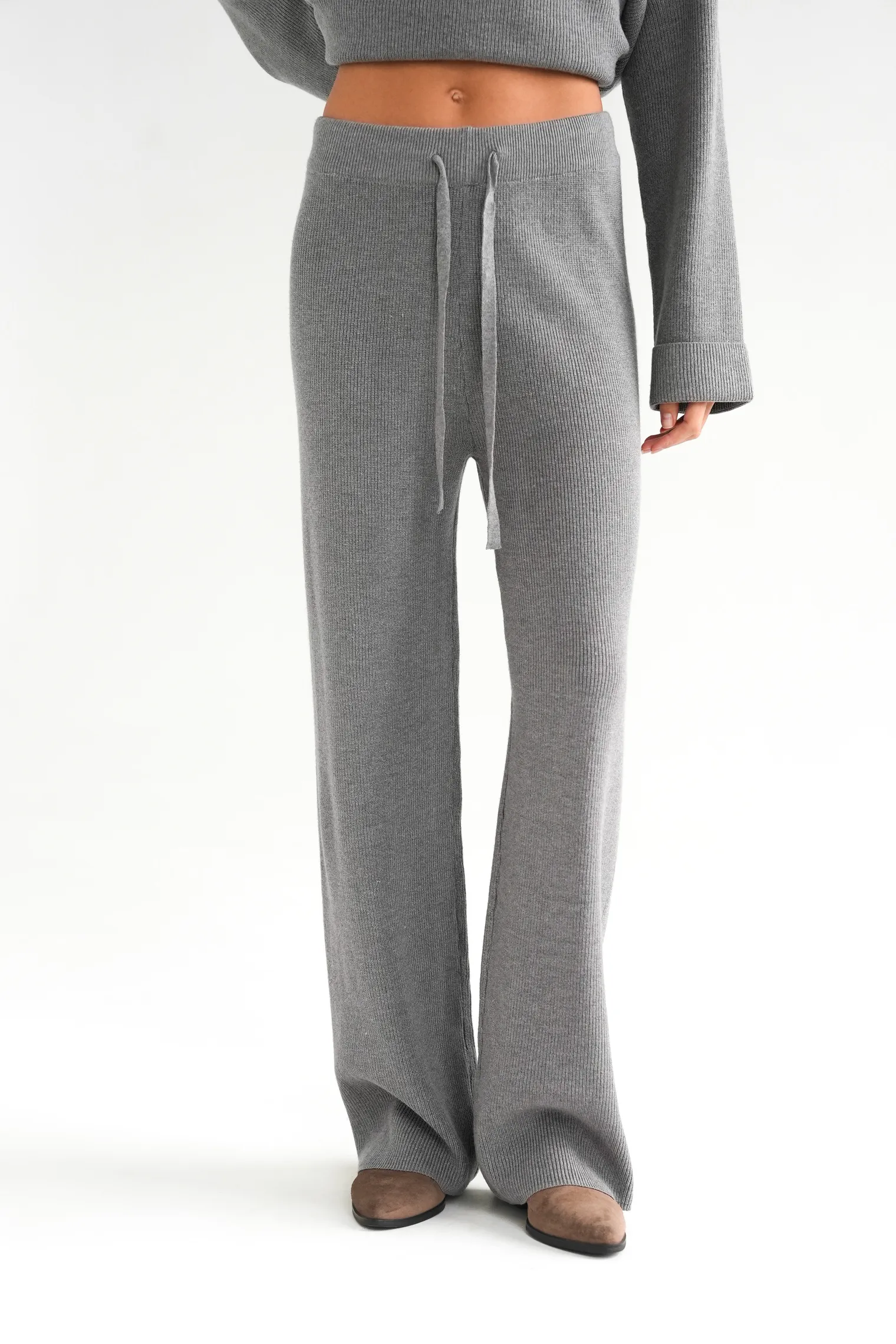 Комплект: джемпер, брюки серого цвета фото 5