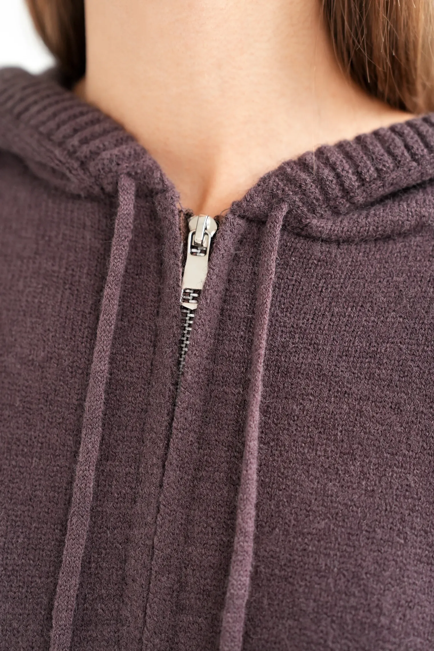 Комплект: кардиган с капюшоном, брюки цвета горький шоколад фото 8