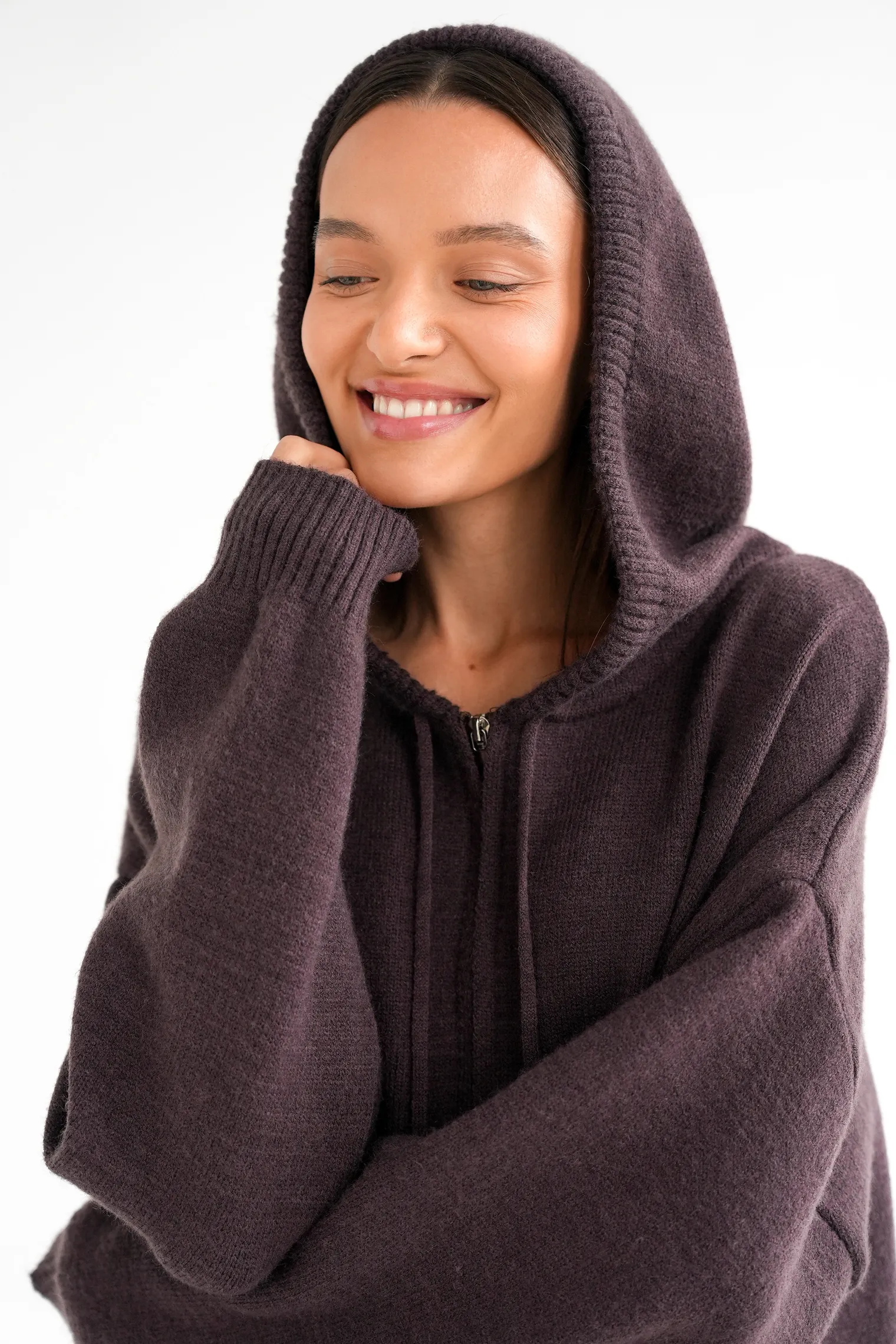 Комплект: кардиган с капюшоном, брюки цвета горький шоколад фото 2