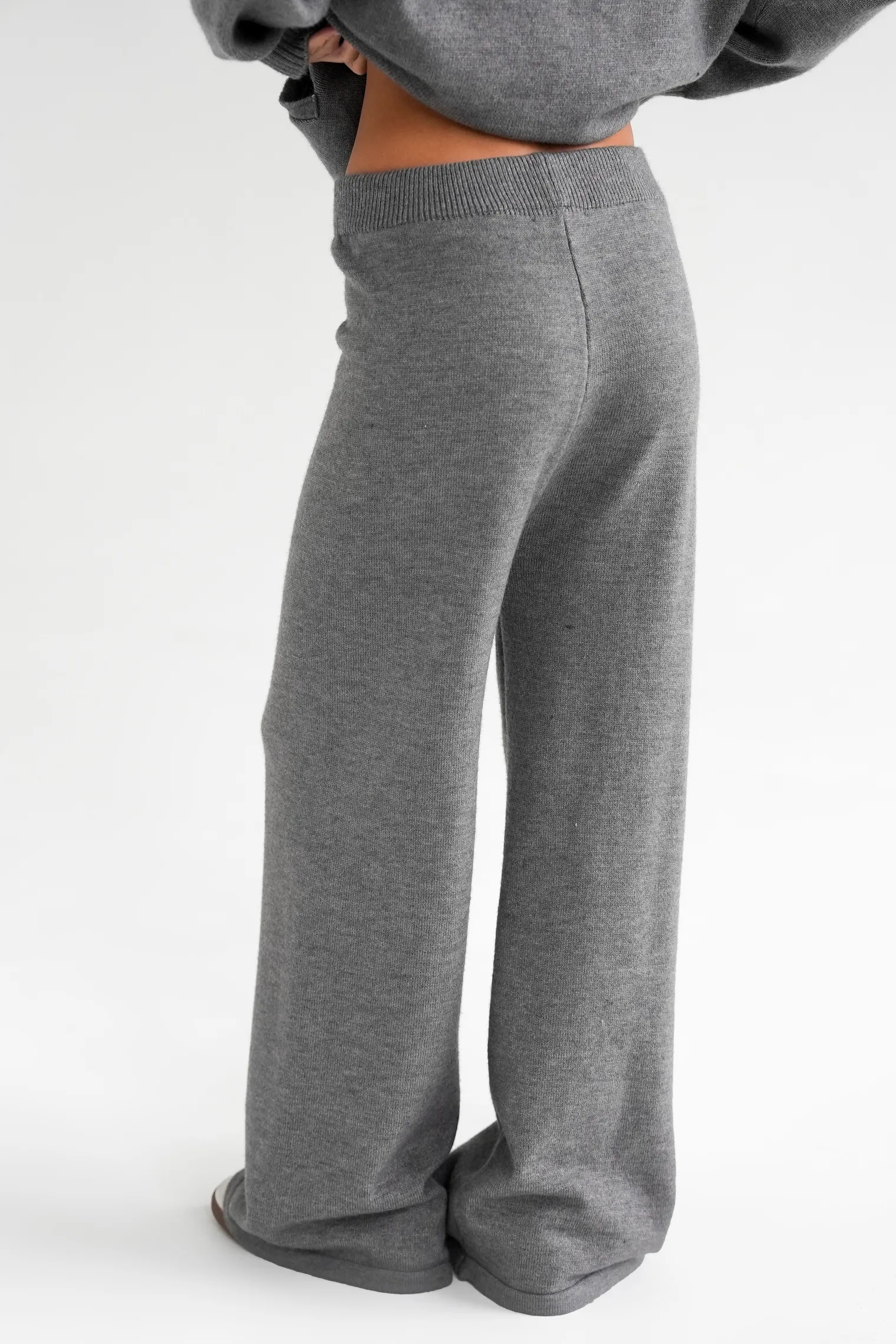 Комплект: кардиган с капюшоном, брюки графитового цвета фото 7