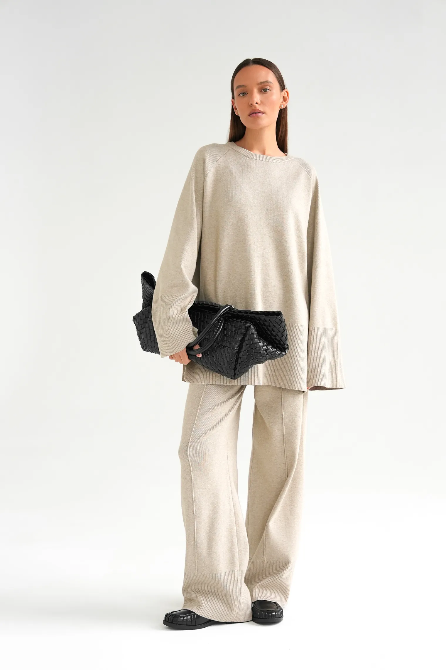 Комплект: джемпер, брюки бежевого цвета фото 3