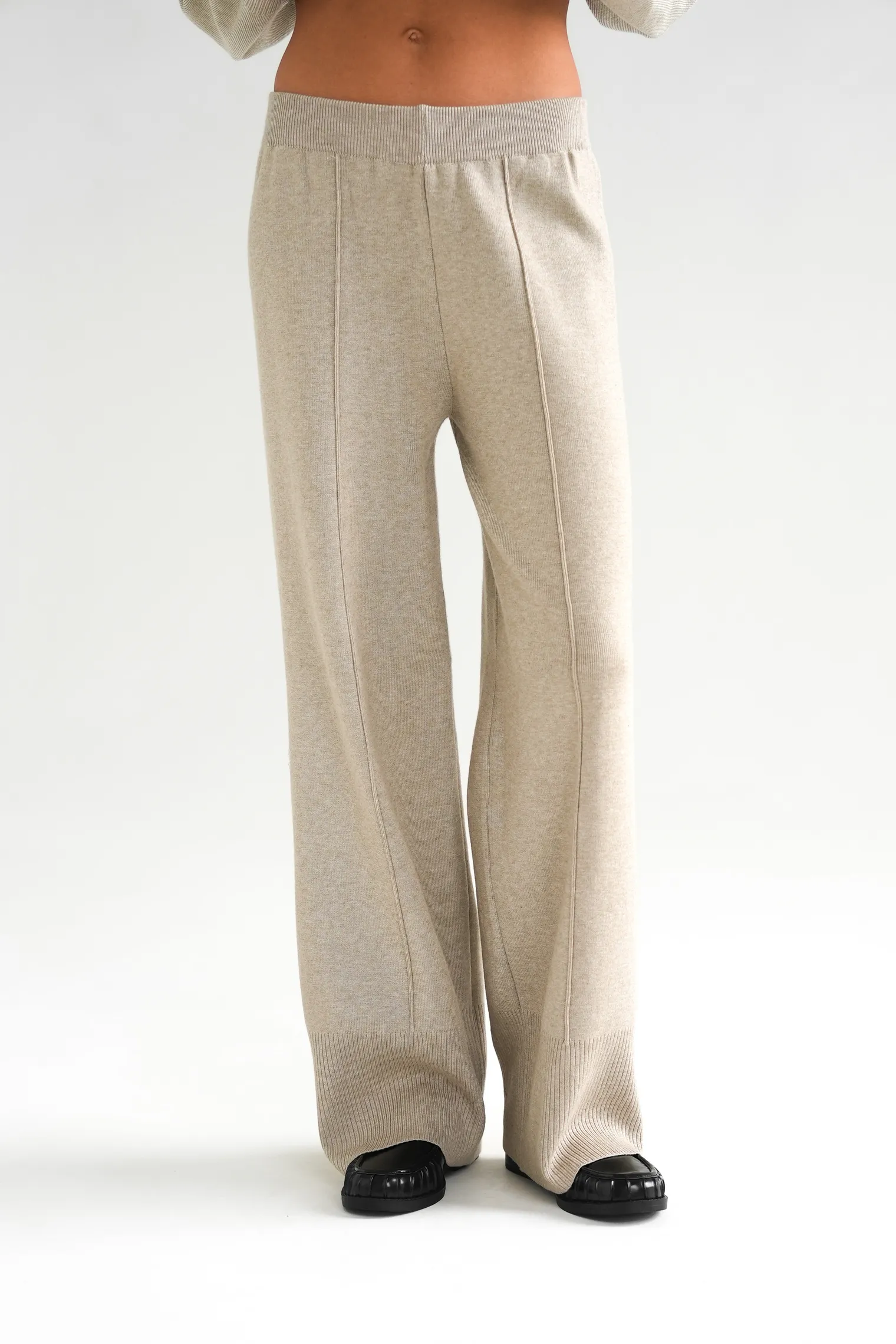 Комплект: джемпер, брюки бежевого цвета фото 5