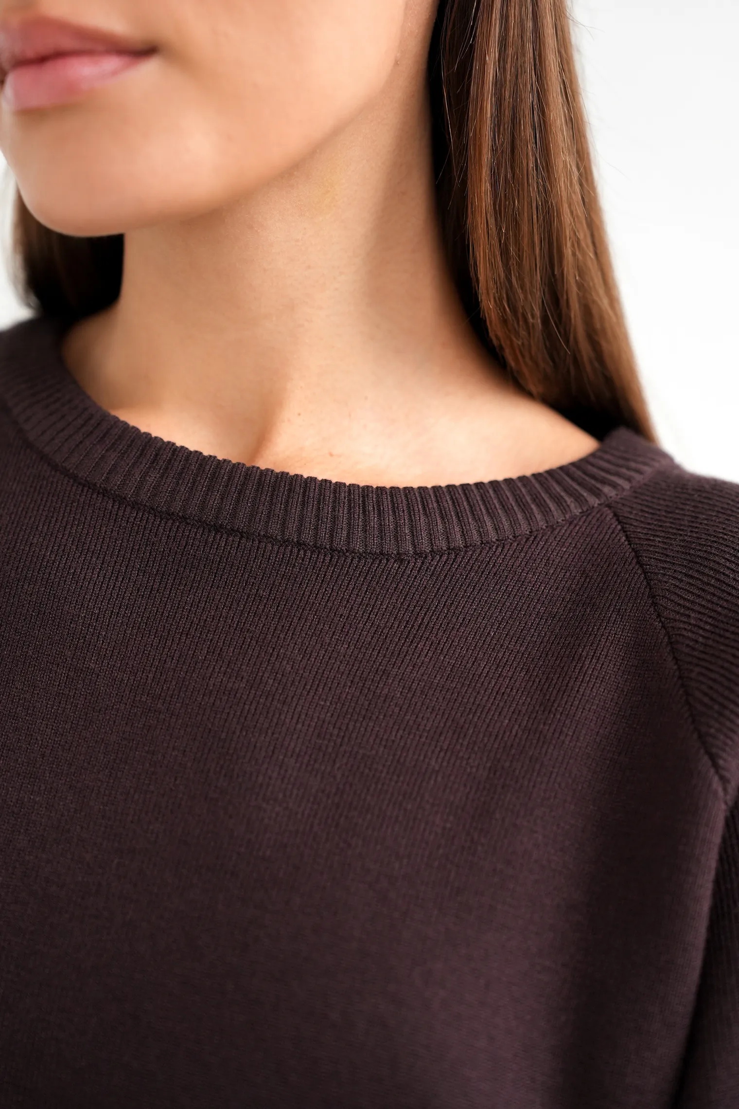 Комплект: джемпер, брюки цвета горький шоколад фото 2