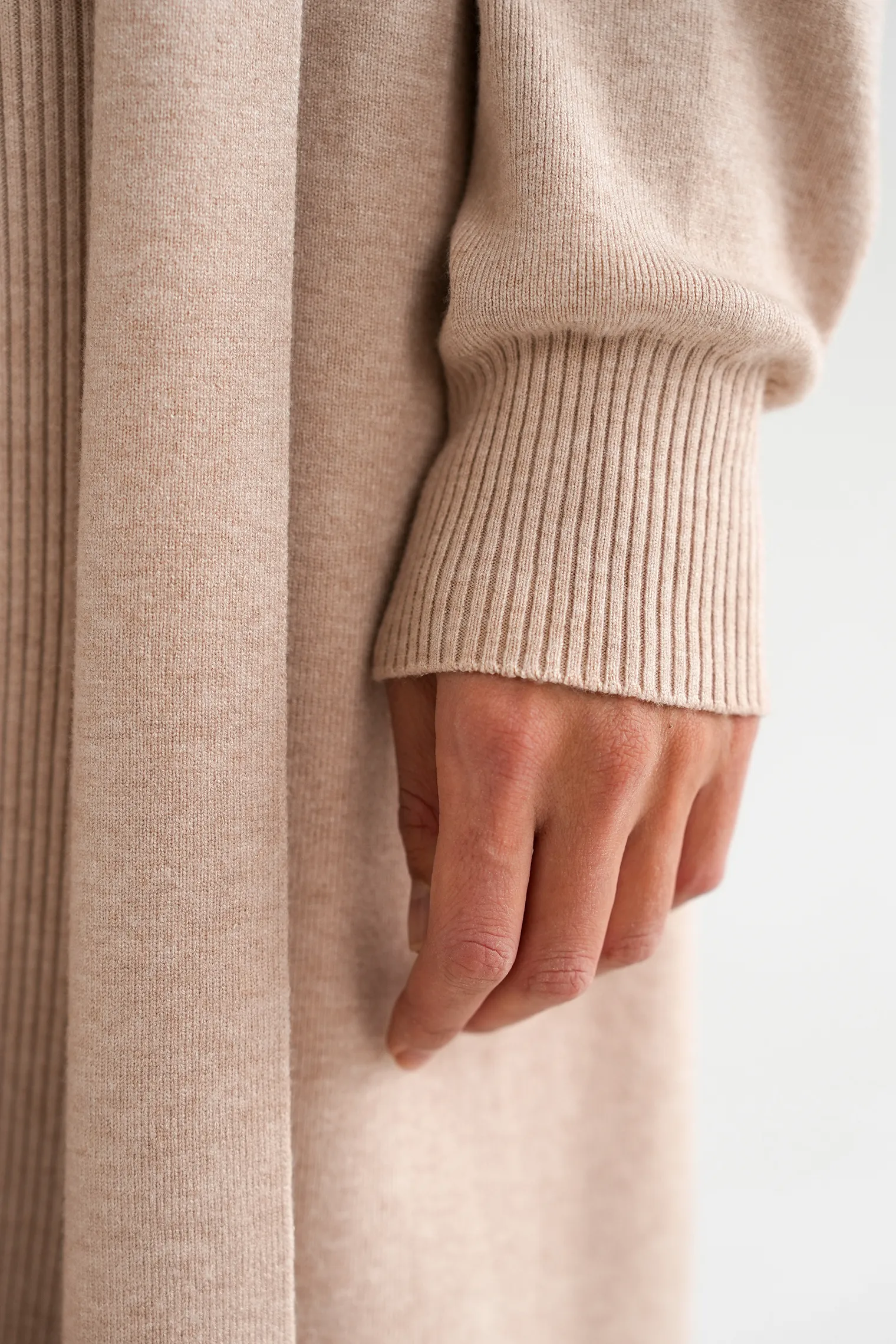 Комплект: платье, кардиган бежевого цвета фото 2