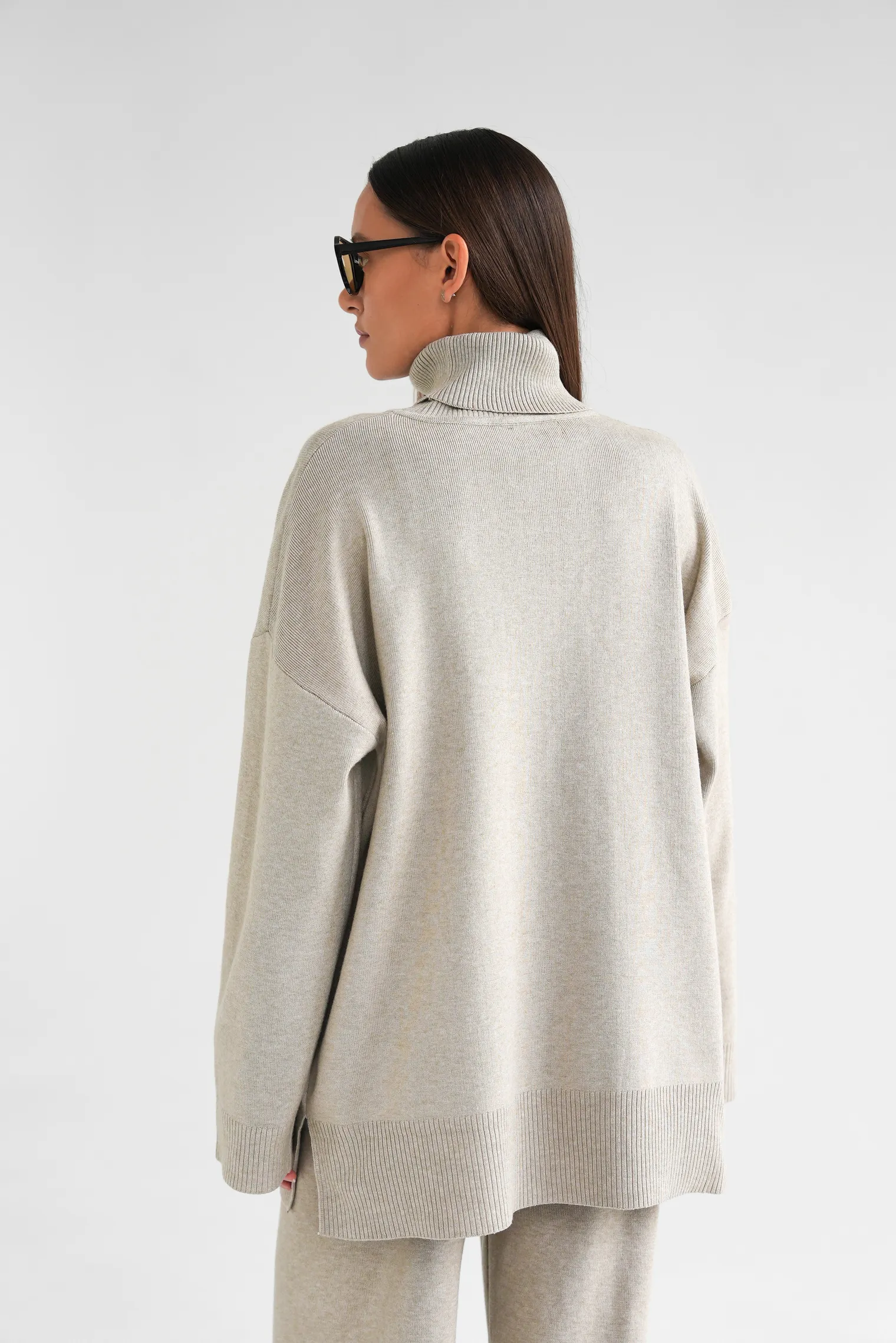 Комплект: джемпер, брюки бежевого цвета фото 8