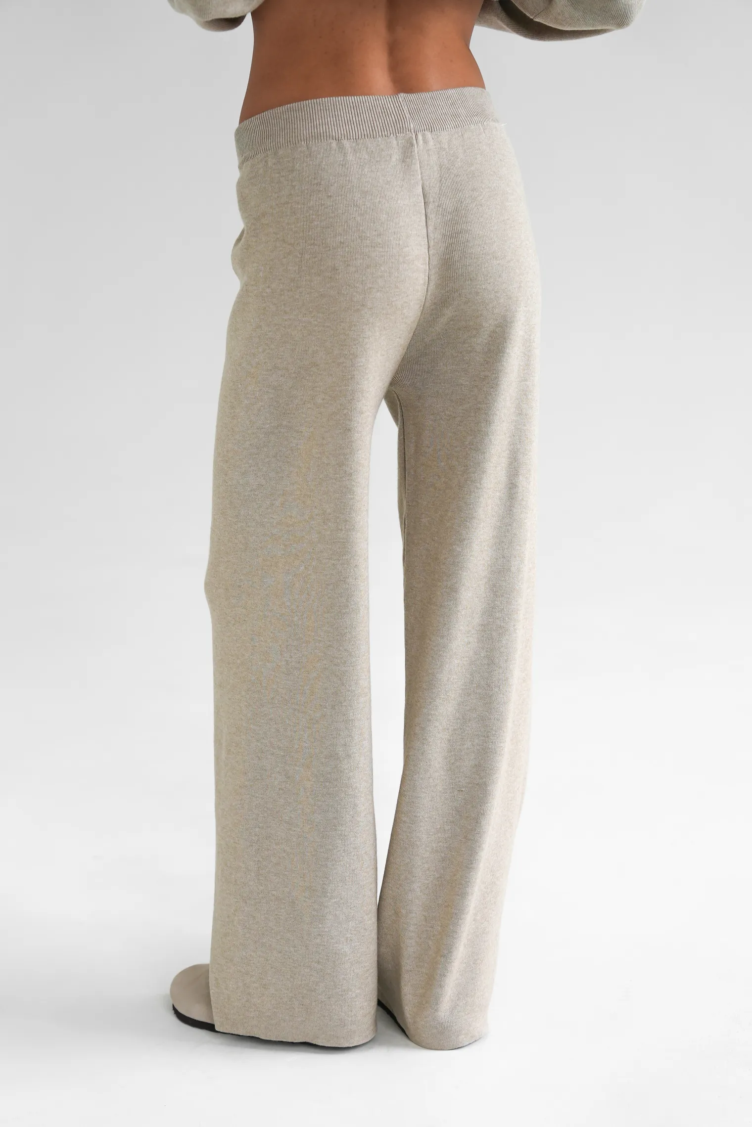 Комплект: джемпер, брюки бежевого цвета фото 6