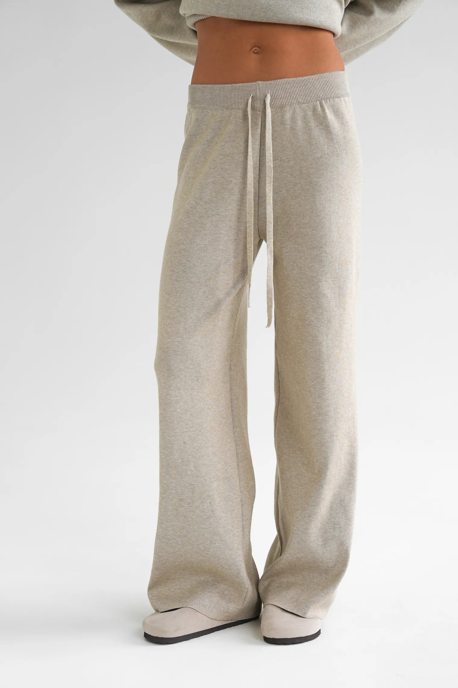 Комплект: джемпер, брюки бежевого цвета фото 5