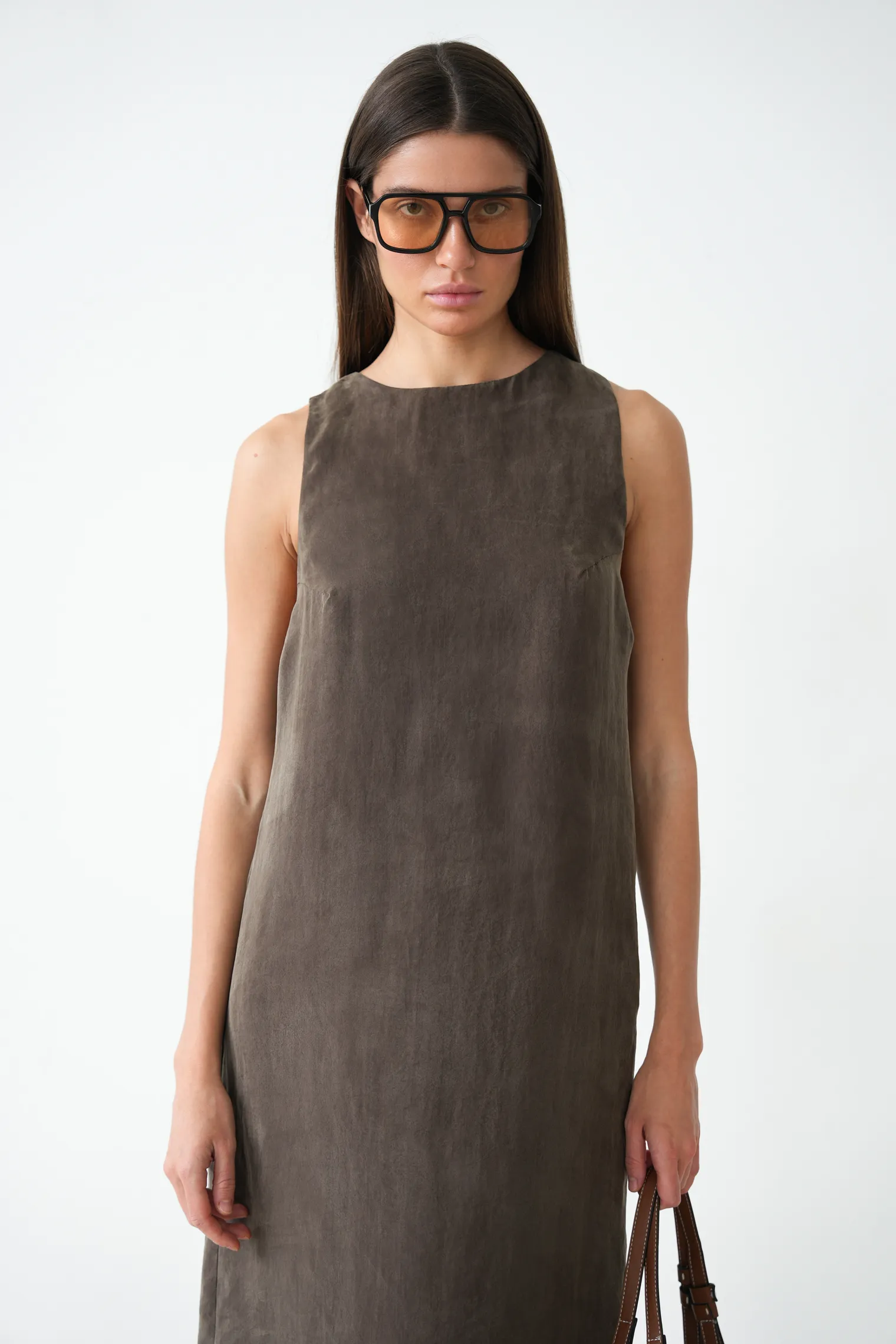 Платье-халтер из вискозы цвета горький шоколад фото 1