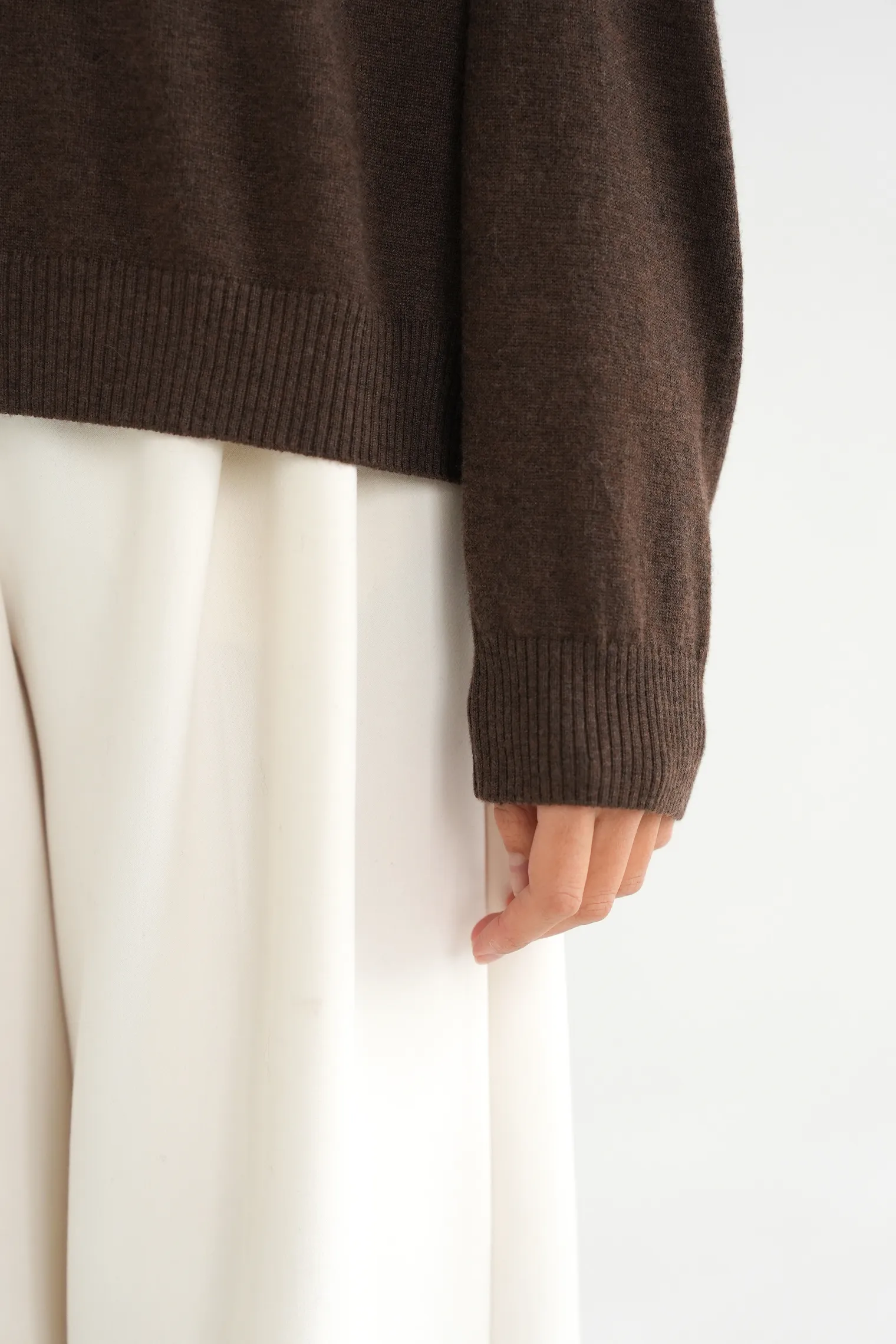 Джемпер поло мелкой вязки шоколадного цвета фото 2