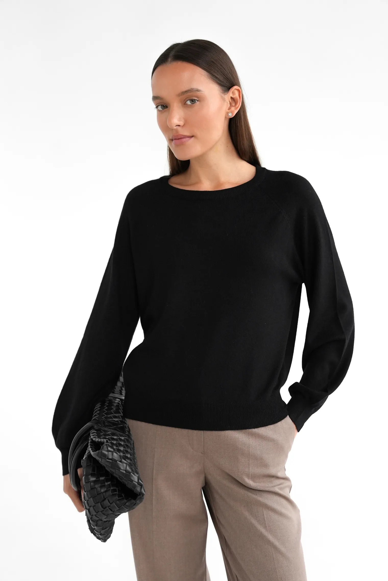 Джемпер мелкой вязки с низким воротником чёрного цвета фото 1