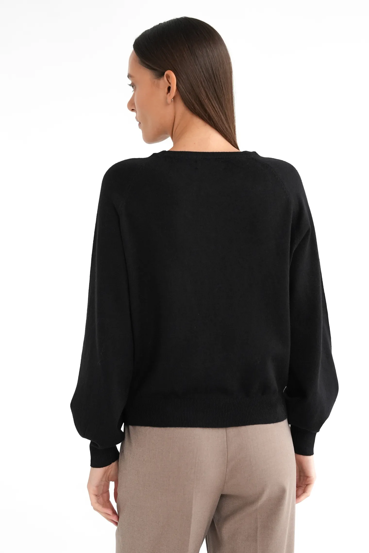 Джемпер мелкой вязки с низким воротником чёрного цвета фото 4