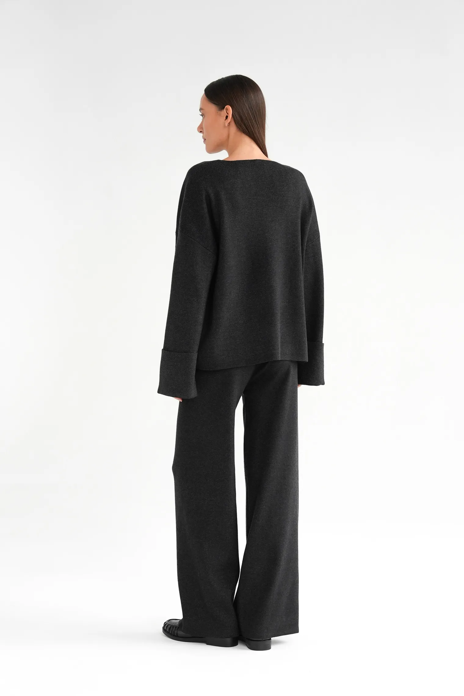 Комплект: джемпер, брюки графитового цвета фото 4