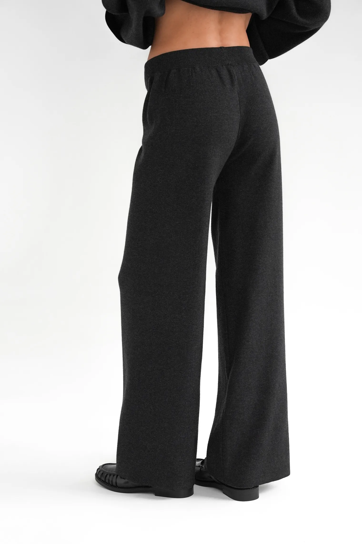 Комплект: джемпер, брюки графитового цвета фото 7