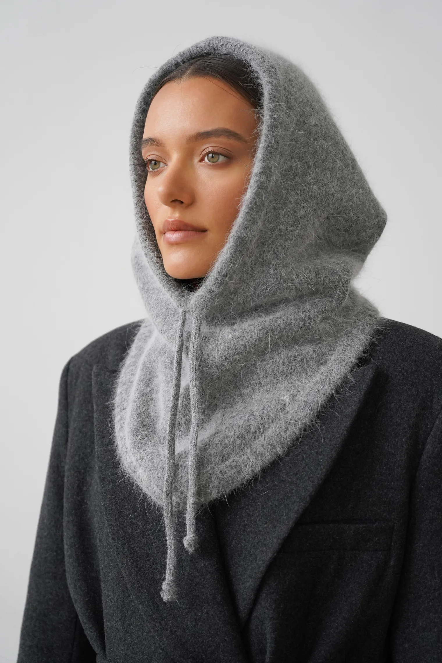 Капор из ангоры пепельного цвета фото 4