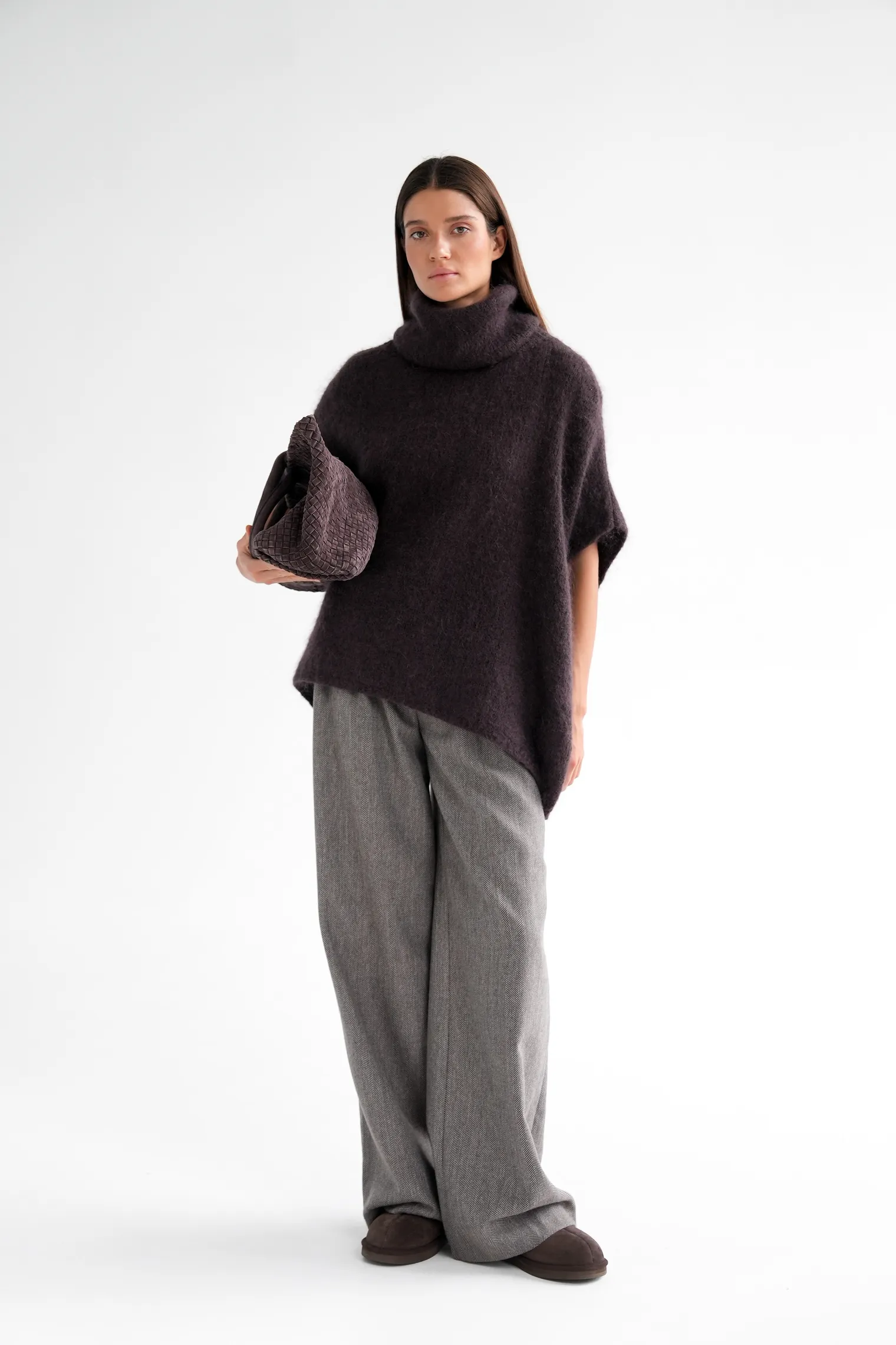 Джемпер крупной вязки из мохера без рукавов цвета горький шоколад фото 2