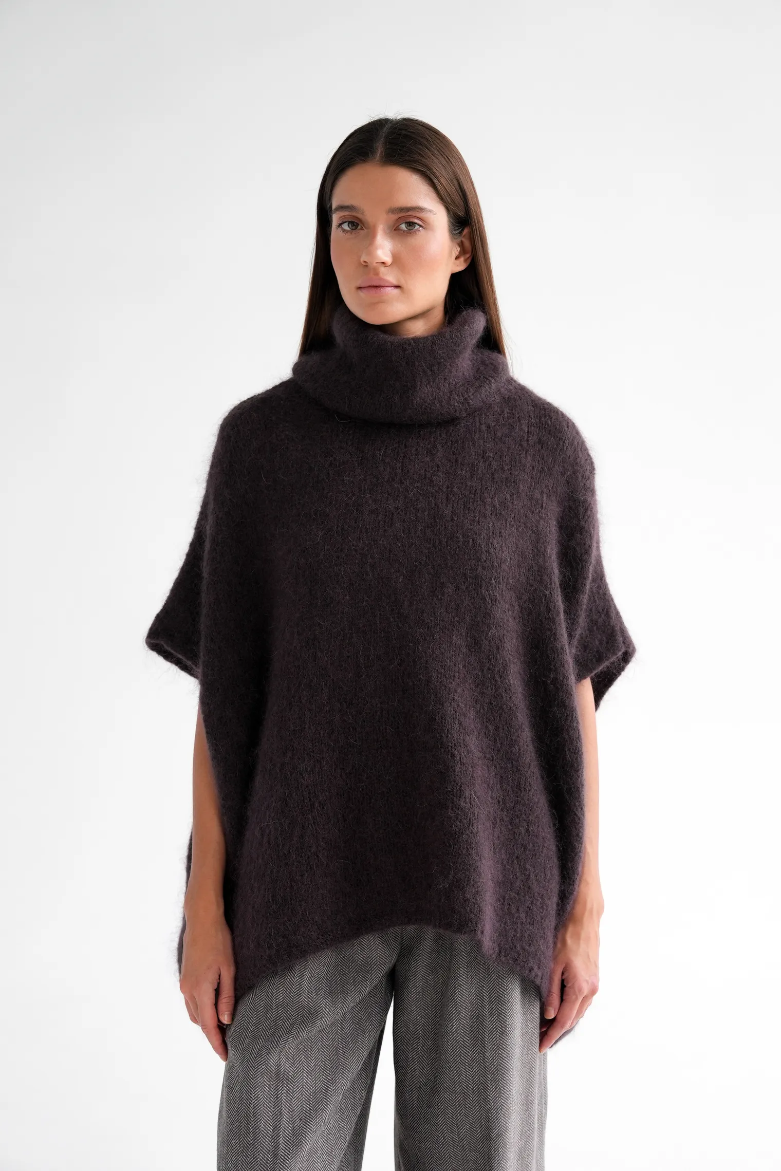 Джемпер крупной вязки из мохера без рукавов цвета горький шоколад фото 7