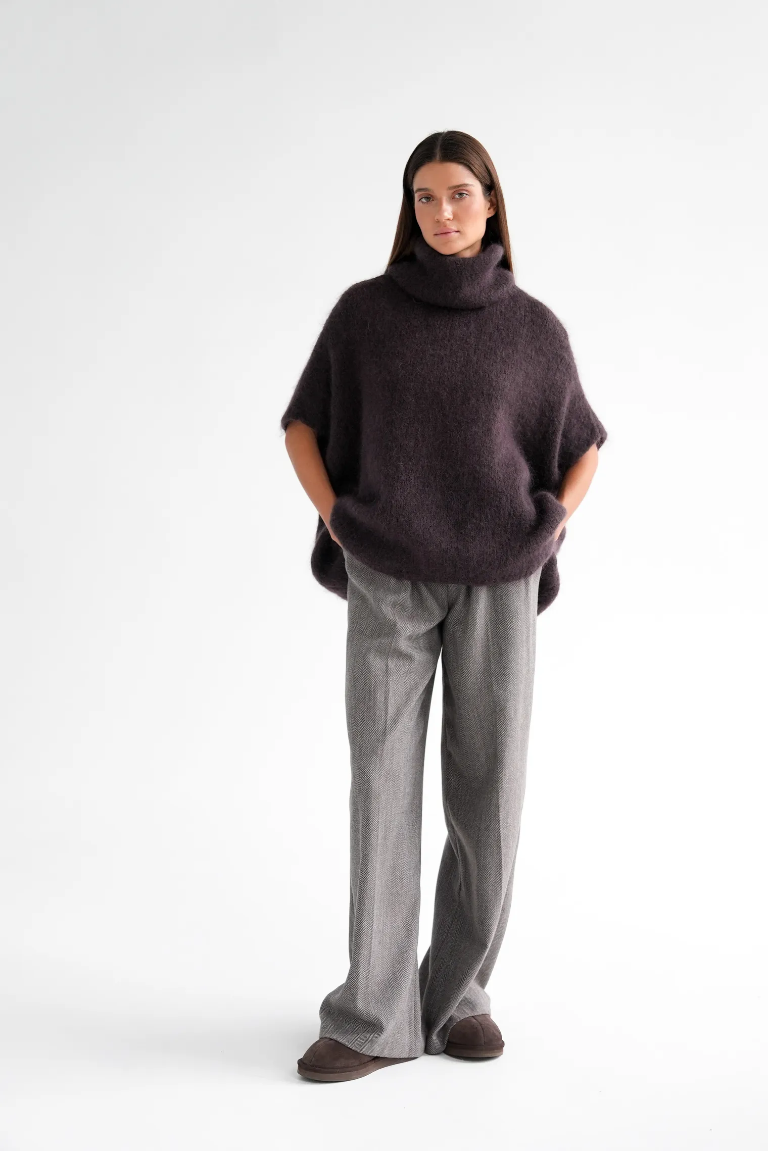 Джемпер крупной вязки из мохера без рукавов цвета горький шоколад фото 1