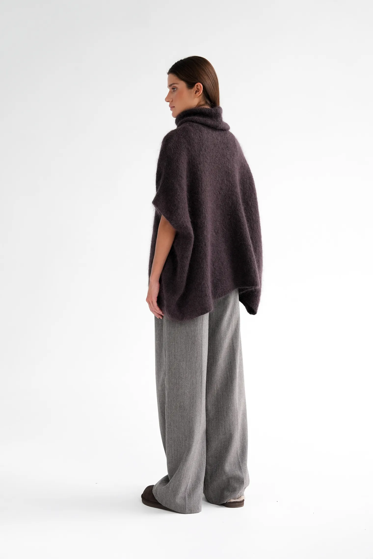 Джемпер крупной вязки из мохера без рукавов цвета горький шоколад фото 4