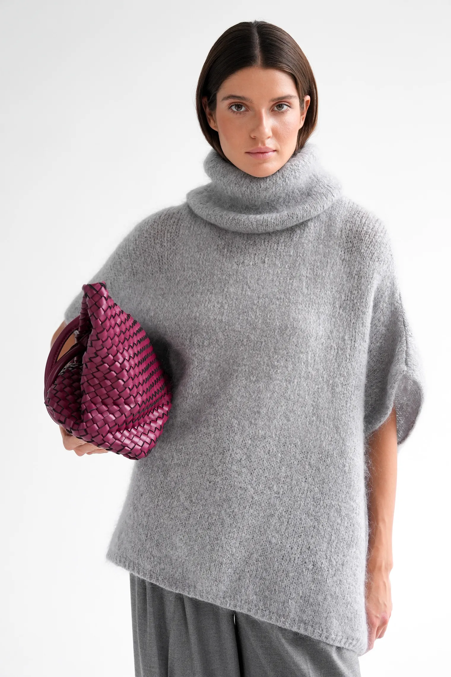 Джемпер крупной вязки из мохера без рукавов серого цвета фото 9