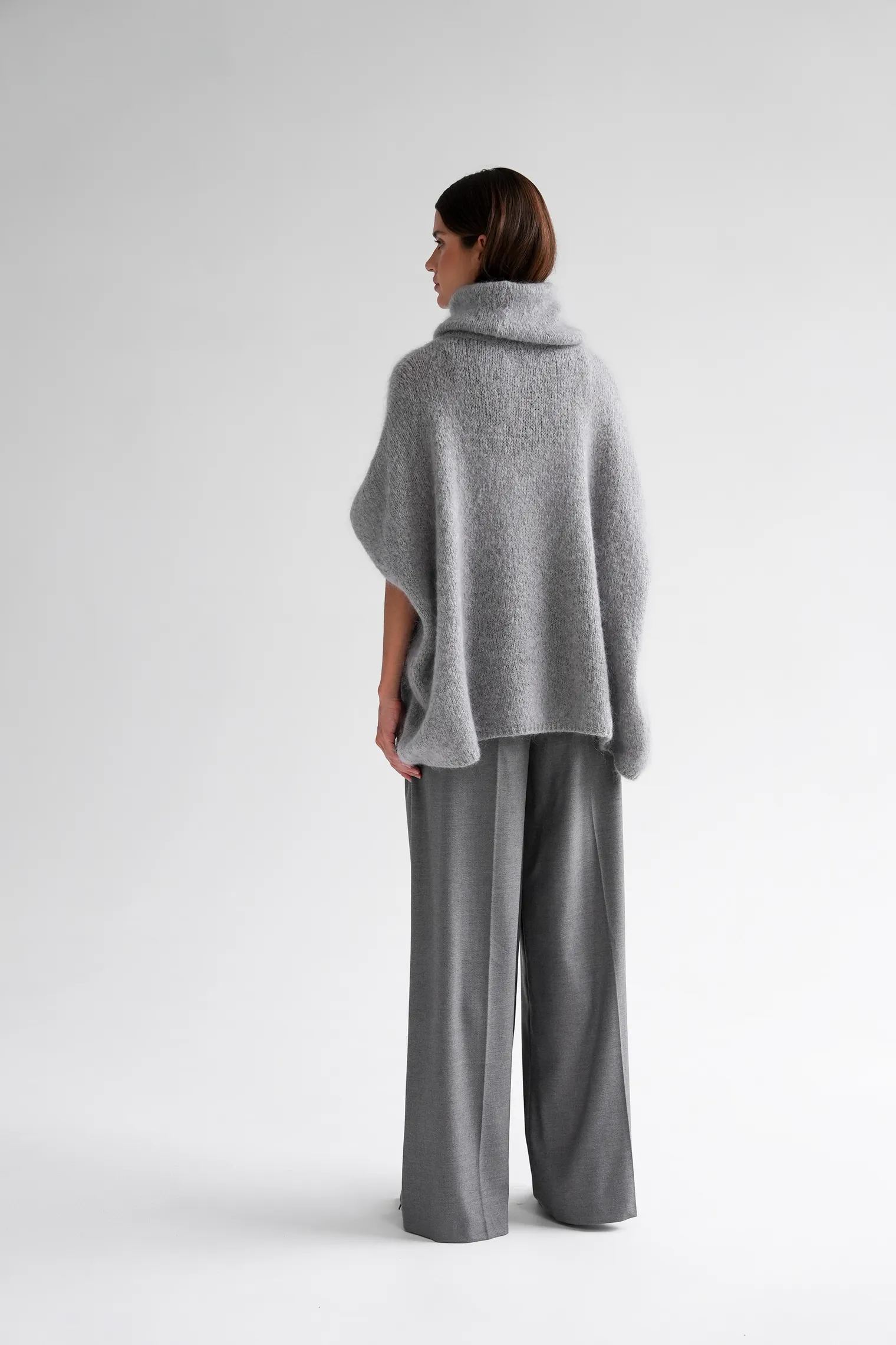 Джемпер крупной вязки из мохера без рукавов серого цвета фото 8