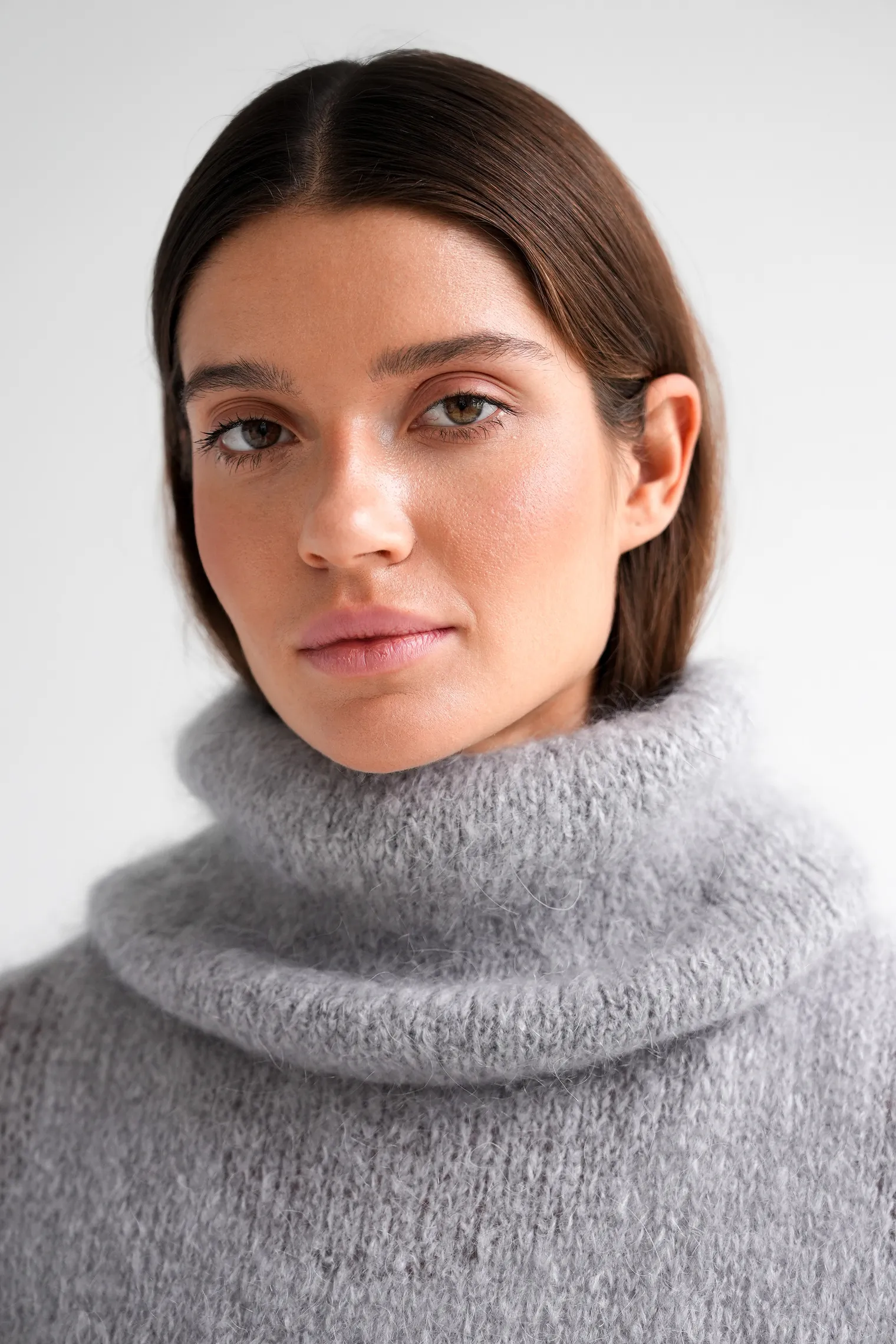 Джемпер крупной вязки из мохера без рукавов серого цвета фото 2