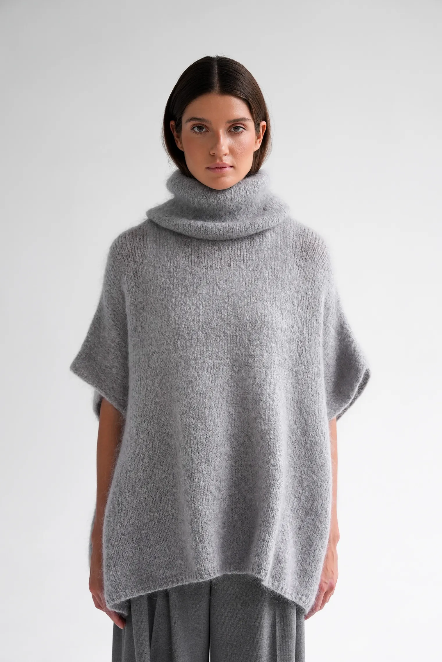 Джемпер крупной вязки из мохера без рукавов серого цвета фото 3