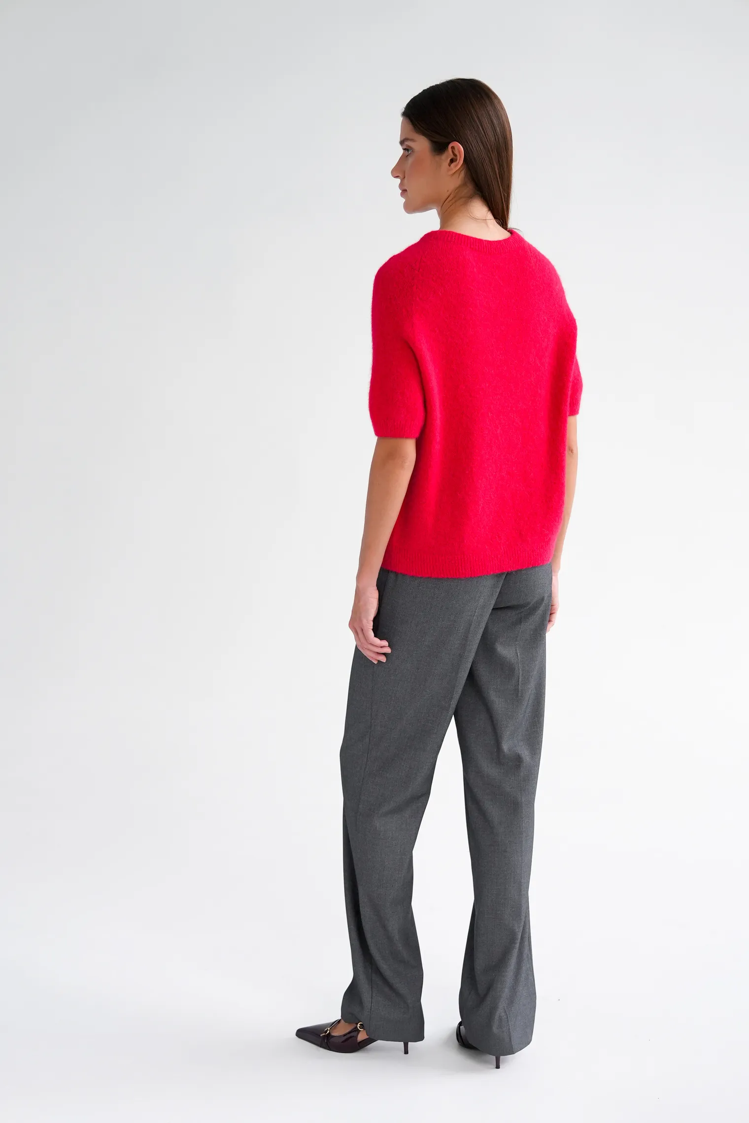 Пуловер мелкой вязки с низким воротником красного цвета фото 9