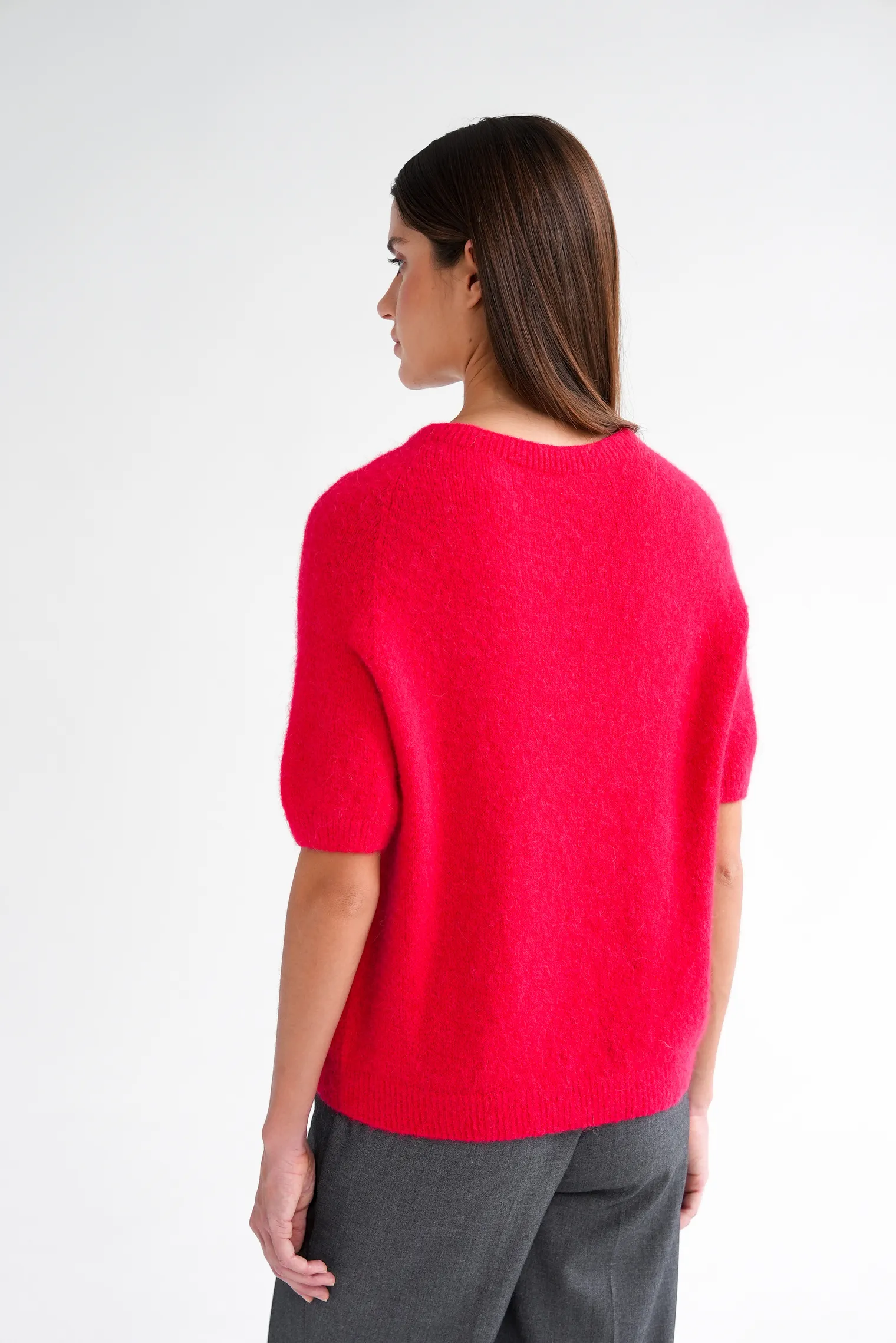 Пуловер мелкой вязки с низким воротником красного цвета фото 4