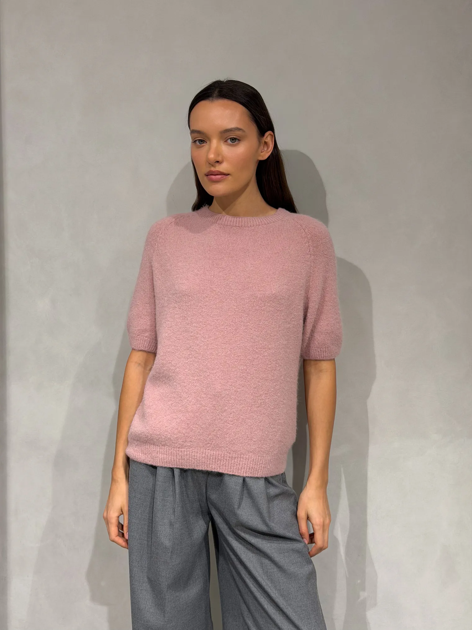Пуловер мелкой вязки с низким воротником пыльно-розового цвета фото 4