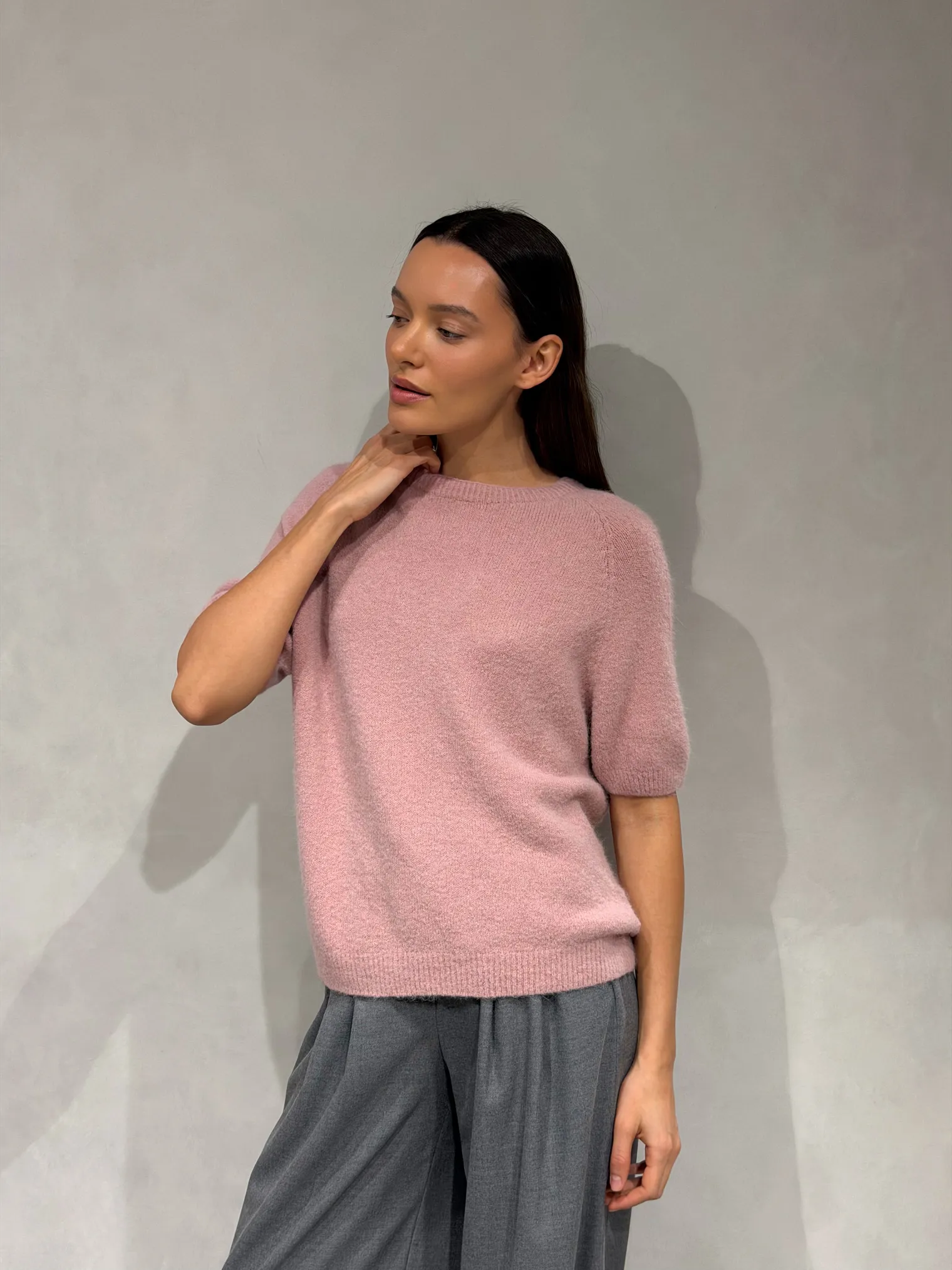 Пуловер мелкой вязки с низким воротником пыльно-розового цвета фото 7