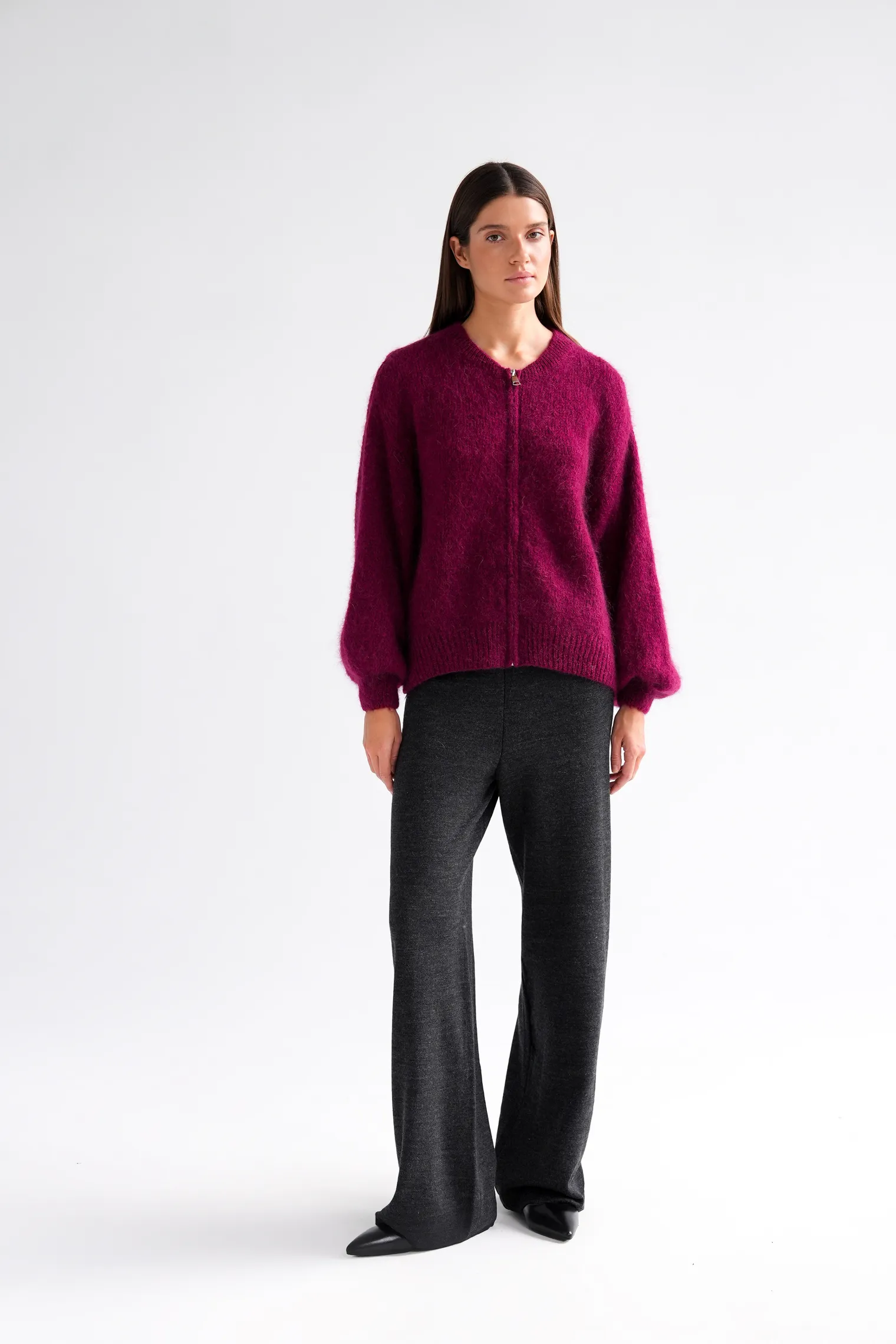 Кардиган крупной вязки из мохера на молнии бордового цвета фото 8