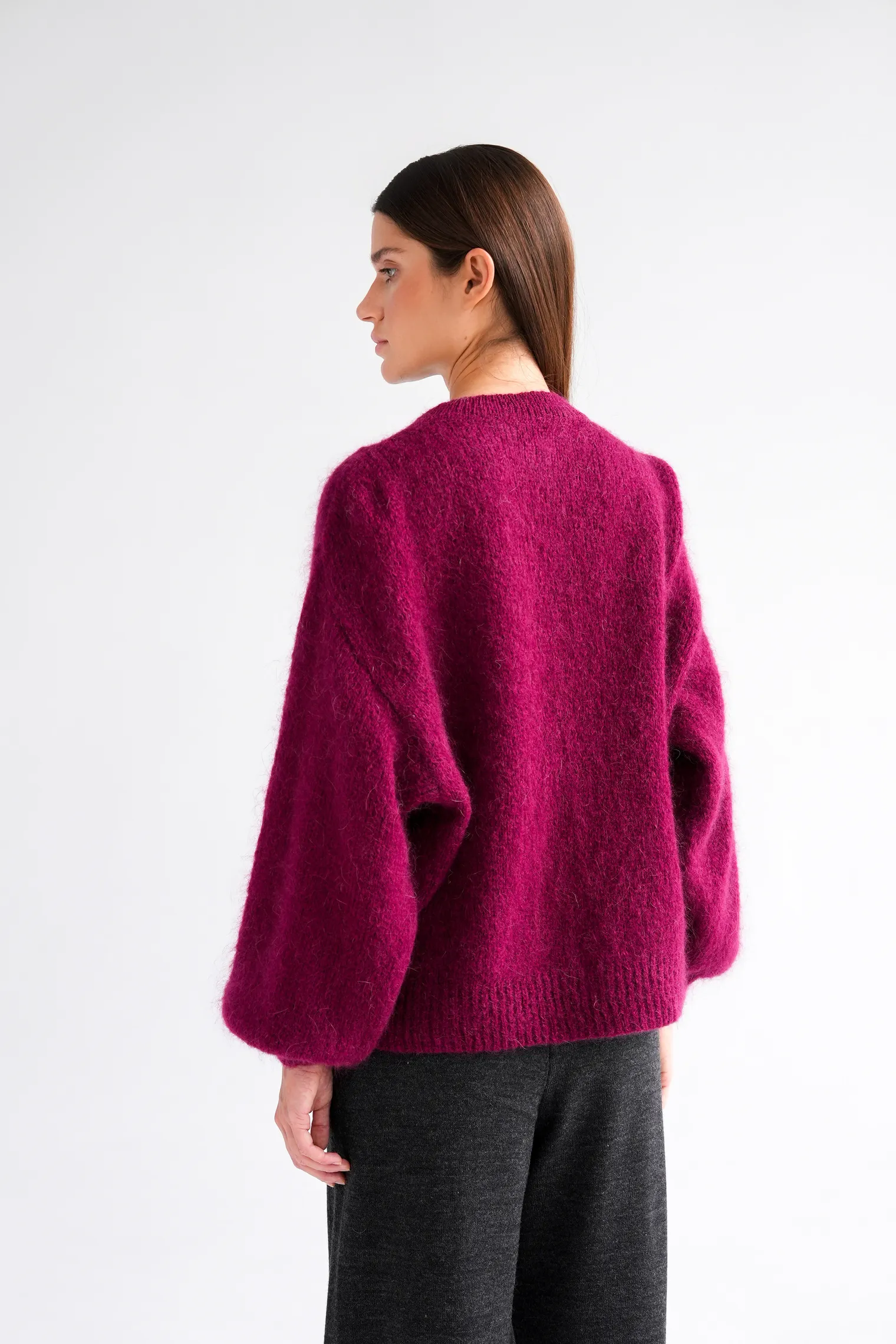 Кардиган крупной вязки из мохера на молнии бордового цвета фото 4