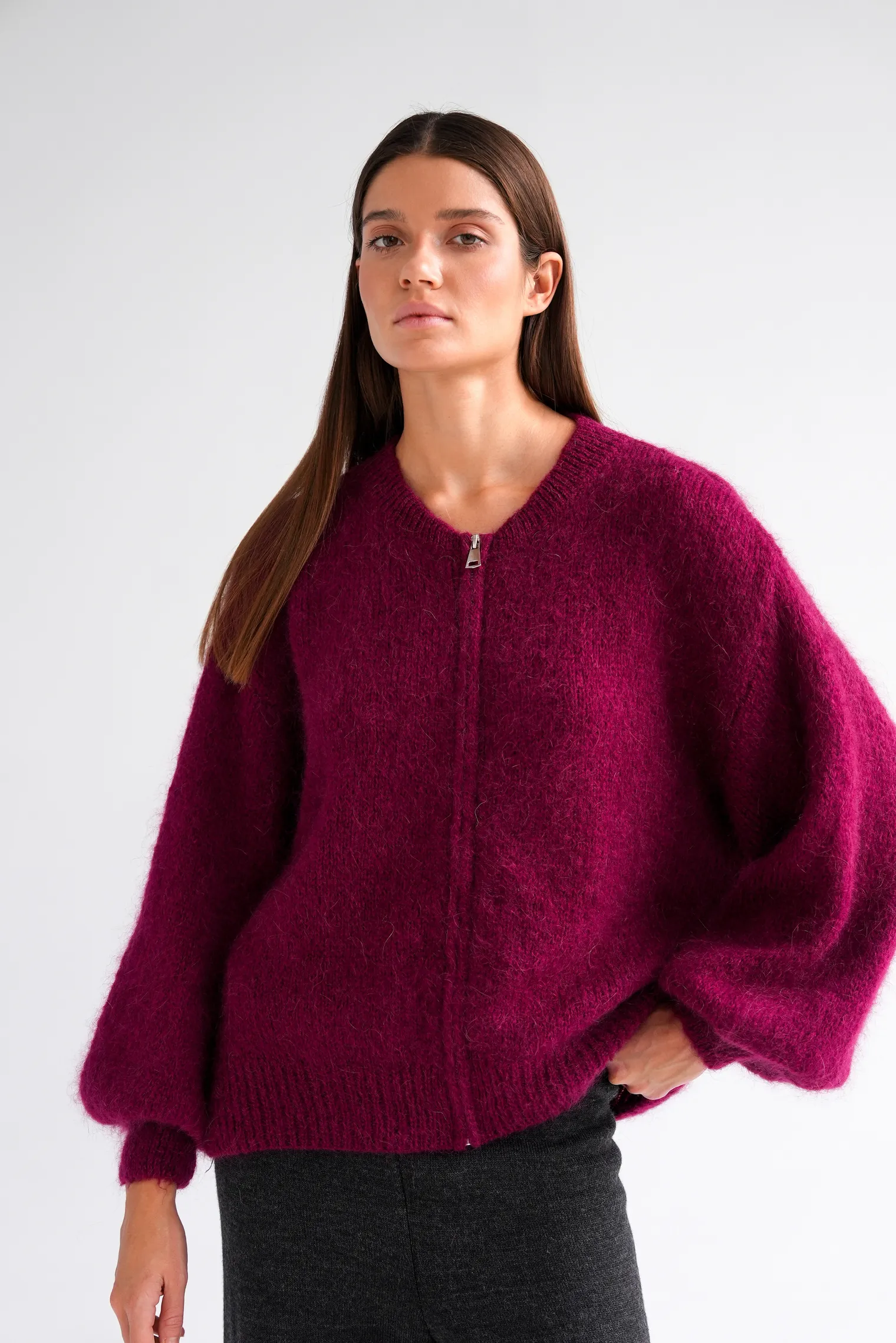 Кардиган крупной вязки из мохера на молнии бордового цвета фото 1