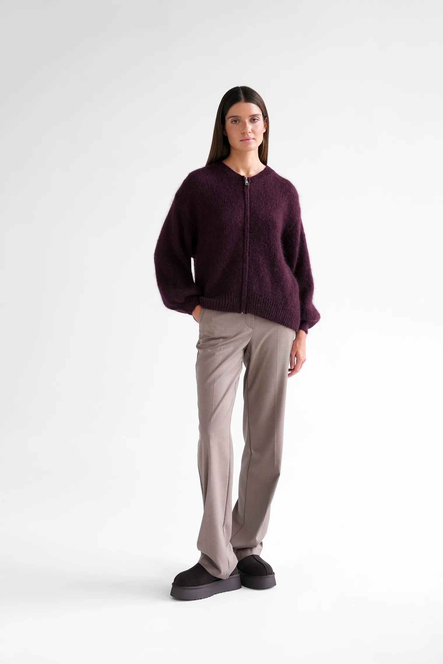 Кардиган крупной вязки из мохера на молнии цвета бургундия фото 3