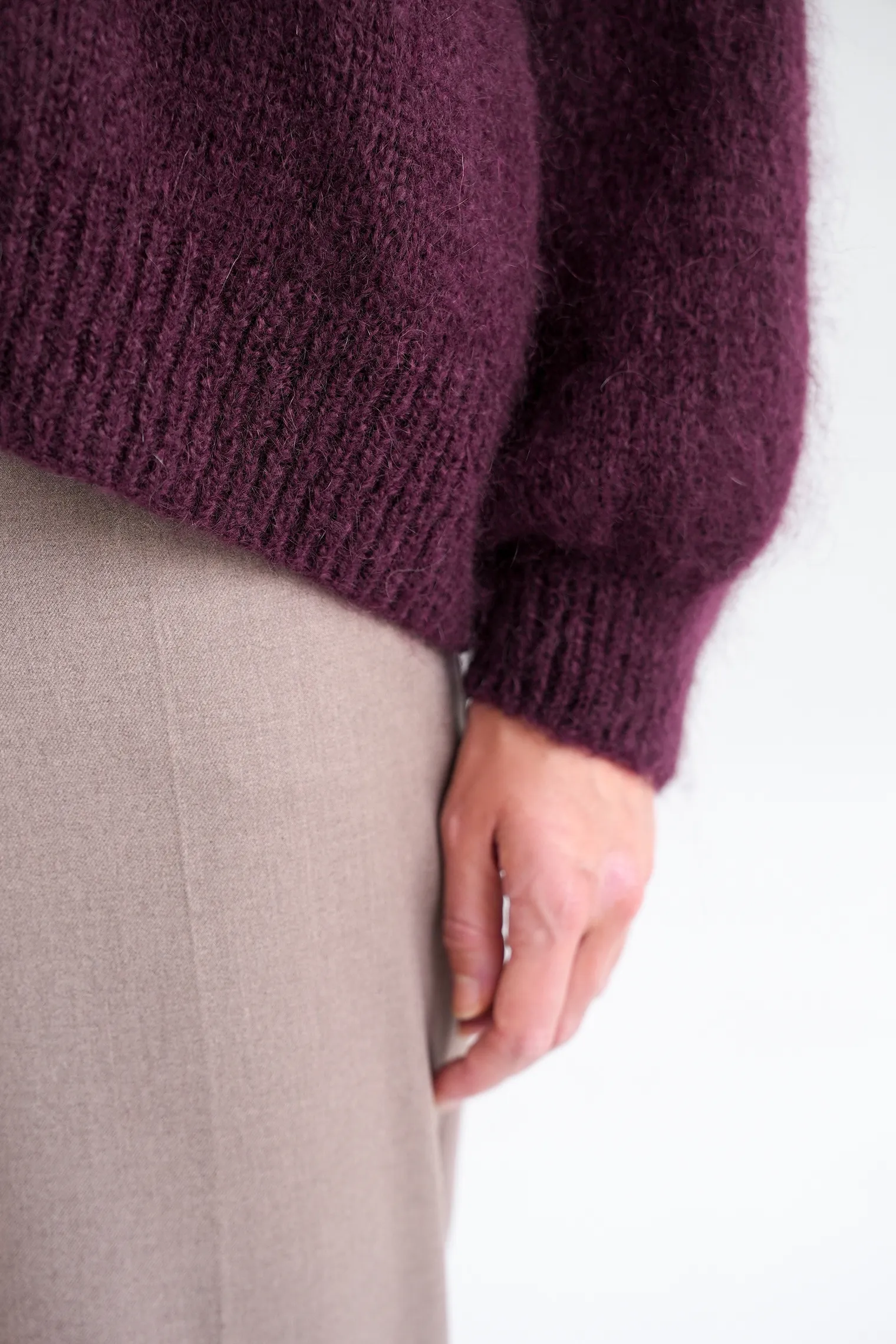 Кардиган крупной вязки из мохера на молнии цвета бургундия фото 8
