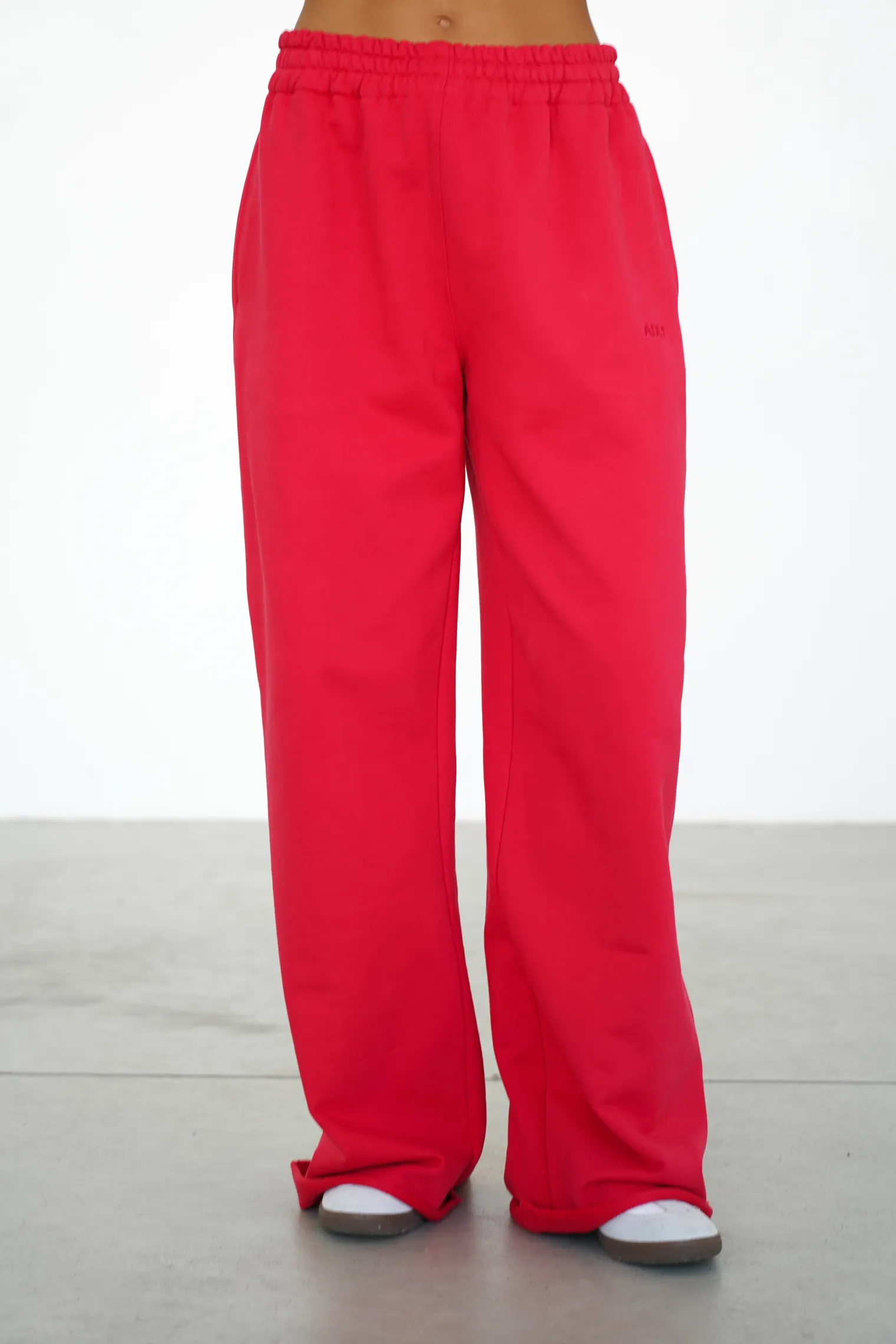 Брюки из плотного хлопка прямого кроя красного цвета фото 5